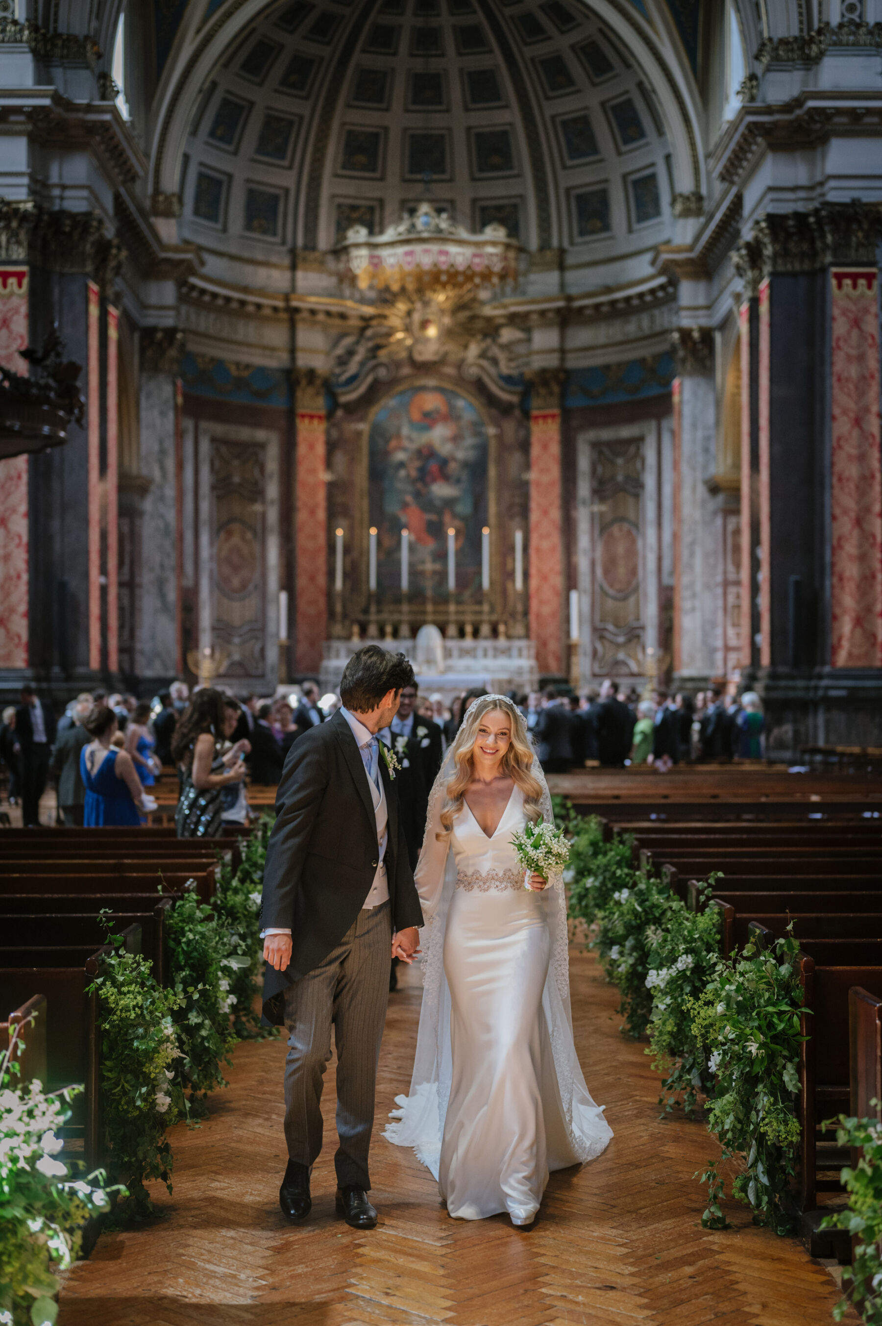 A Classy and Timeless Kew Gardens Wedding for Caroline in a Rosa Clara Bridal Gown & Mantilla Veil 29 Kew Gardens wedding Dominique Bader Photography 85