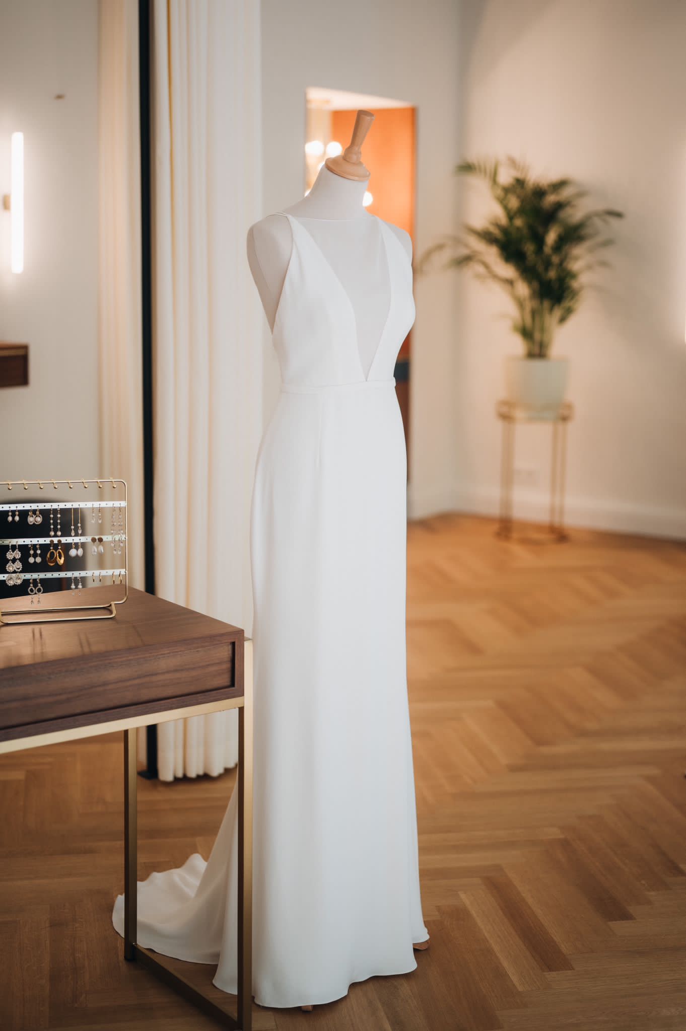 Andrea Hawkes Stockists - Where to Try on & The Importance of Working With a Skilled Bridal Stylist 17 Goldelse Berlin Andrea Hawkes Stockist 2