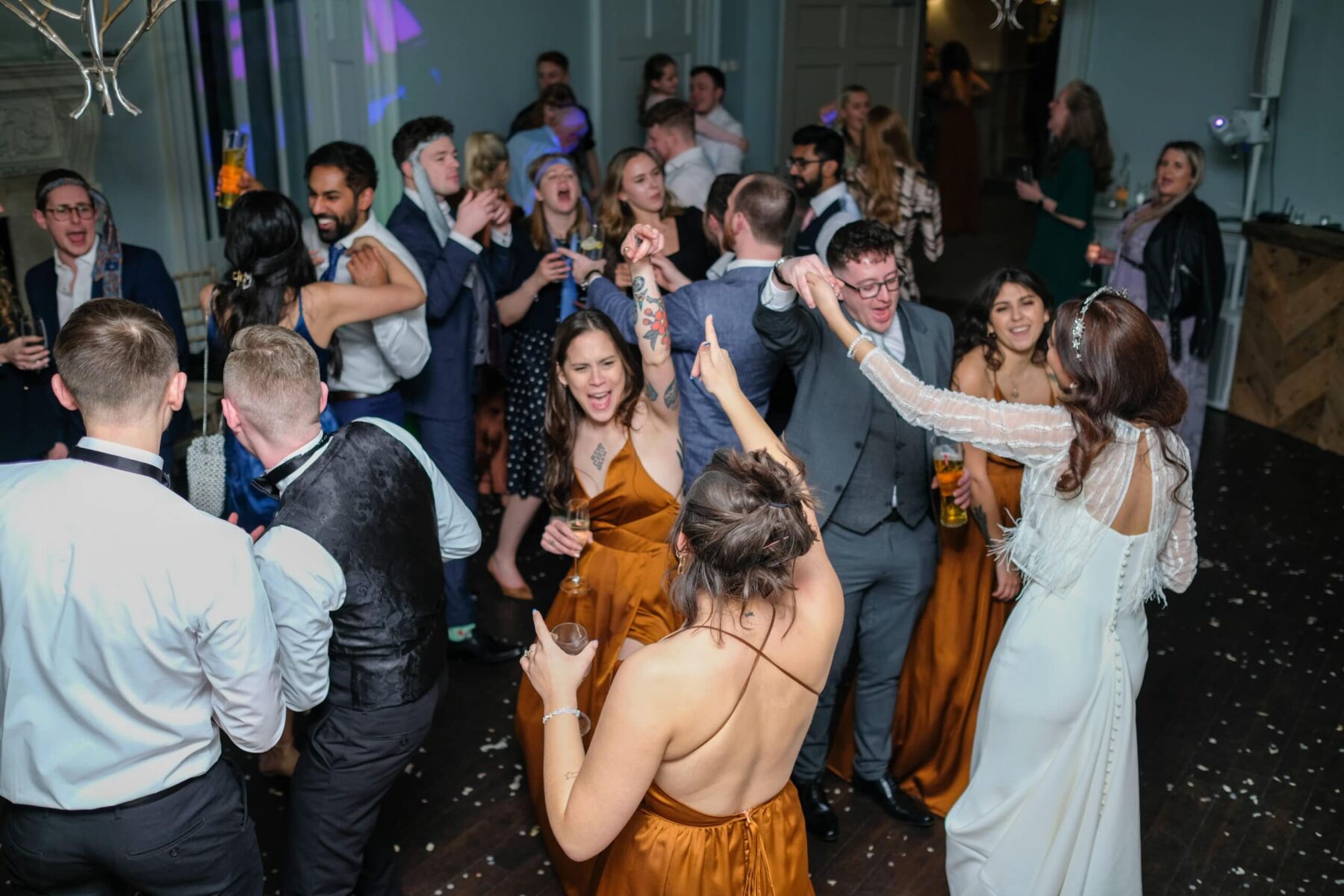 A dancefloor filled with dancers at a wedding. Fizz & Groove.