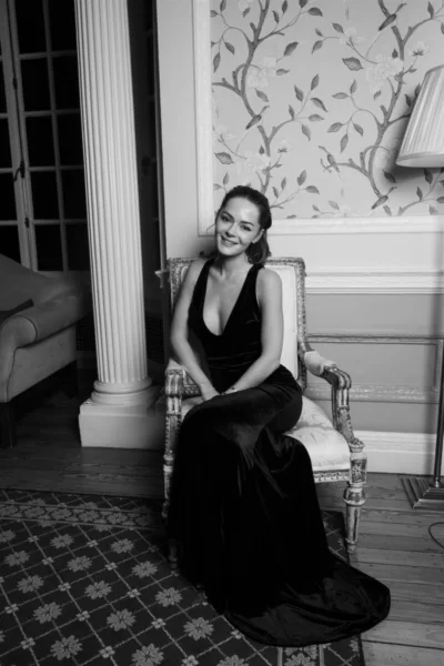 Black and white portrait of bridesmaid in black dress as hedsor house