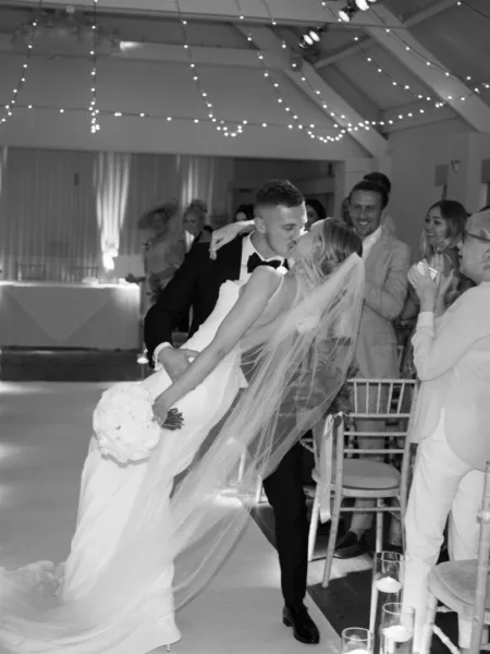 Dip kiss on Love My Dress