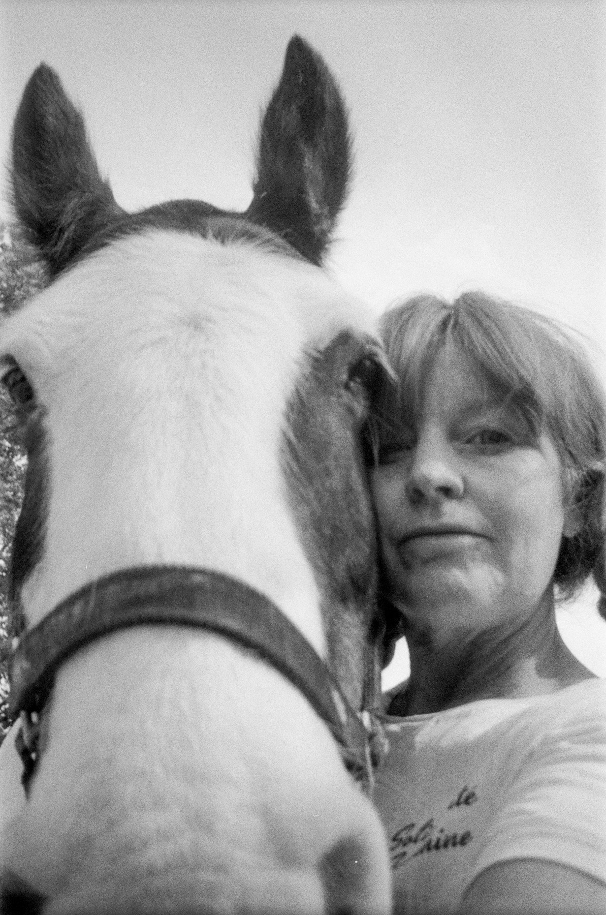 Photography Joanna Brown standing next to her horse.