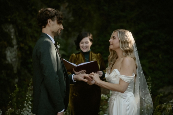 Welsh woodland wedding. Leading UK wedding celebrant Nat Raybould leads a ring exchange,