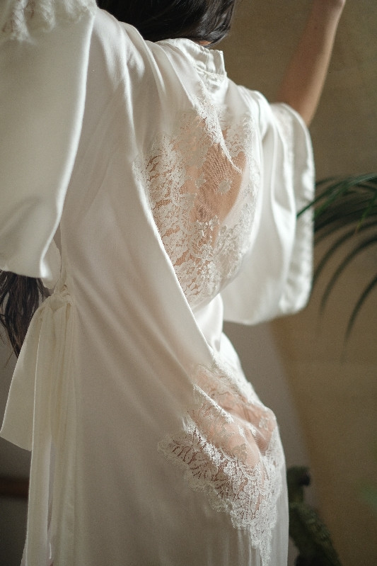 Ivory 100% Silk & Lace Kimono