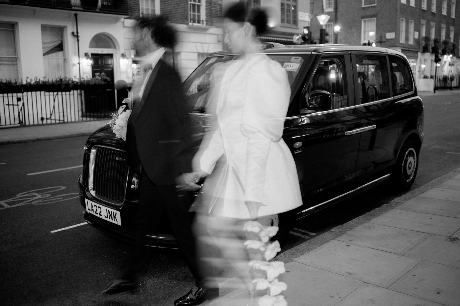 Helaina Storey Photography - elegant and classy modern black and white wedding photography