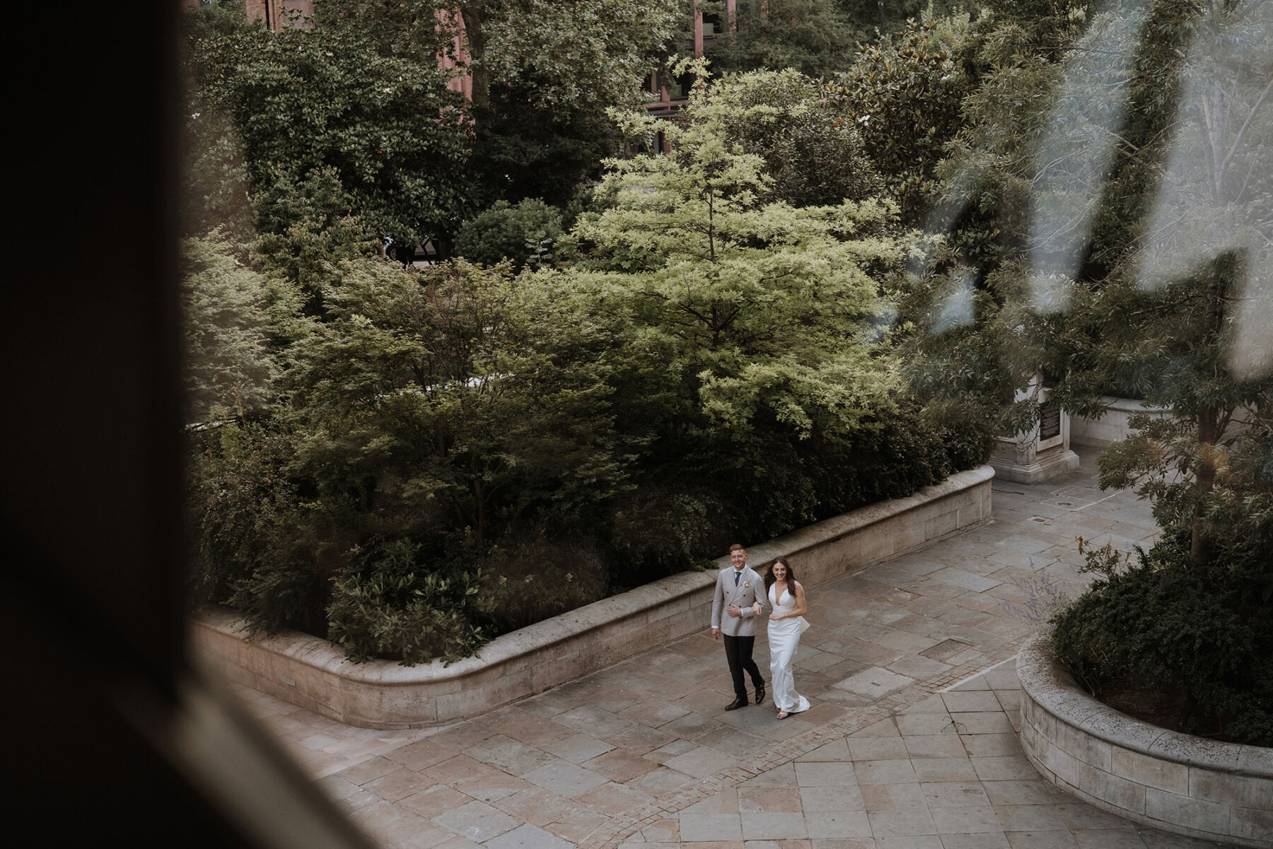 Emily in Eva Lendel for her Classy, Modern, City Wedding at Bread Street Kitchen in London 31 12 Eva Lendell wedding dress Georgina Harrison Photography 1