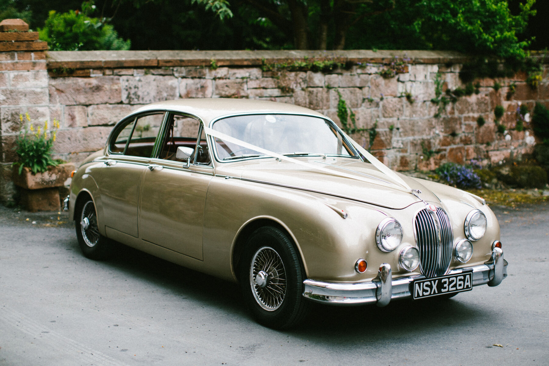 Jaguar MK II traditional wedding car.