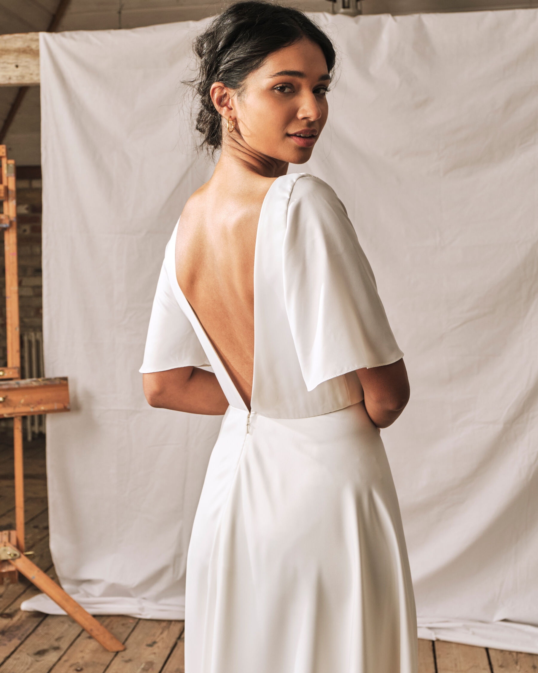 Modern, simple and sustainable wedding dress by Sophie Rose Bridal.