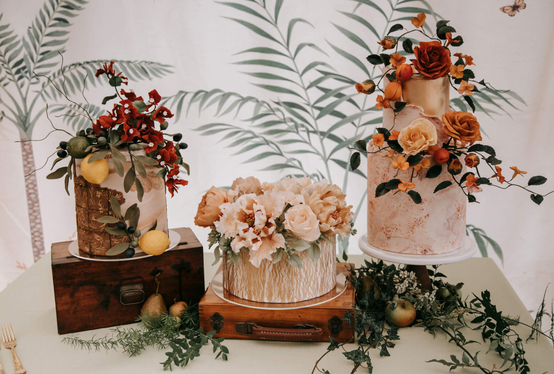 Papaver Fine Art Cakes - Devon wedding