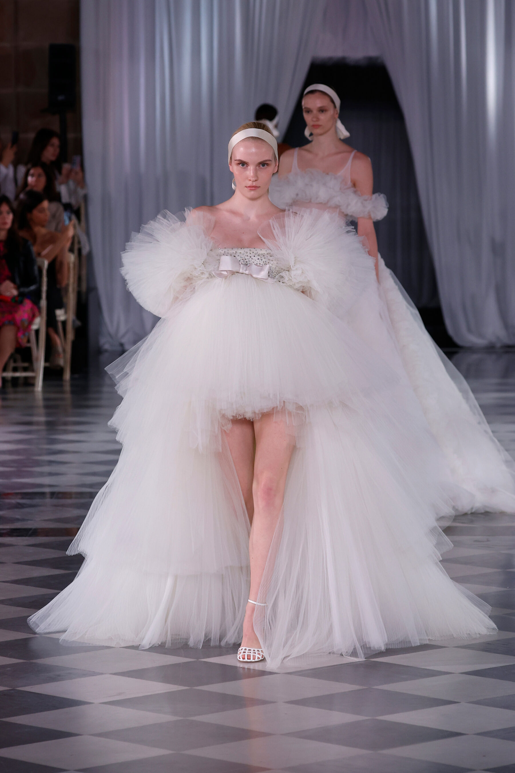 Giambattista Valli BBFW 2024 Runway 29