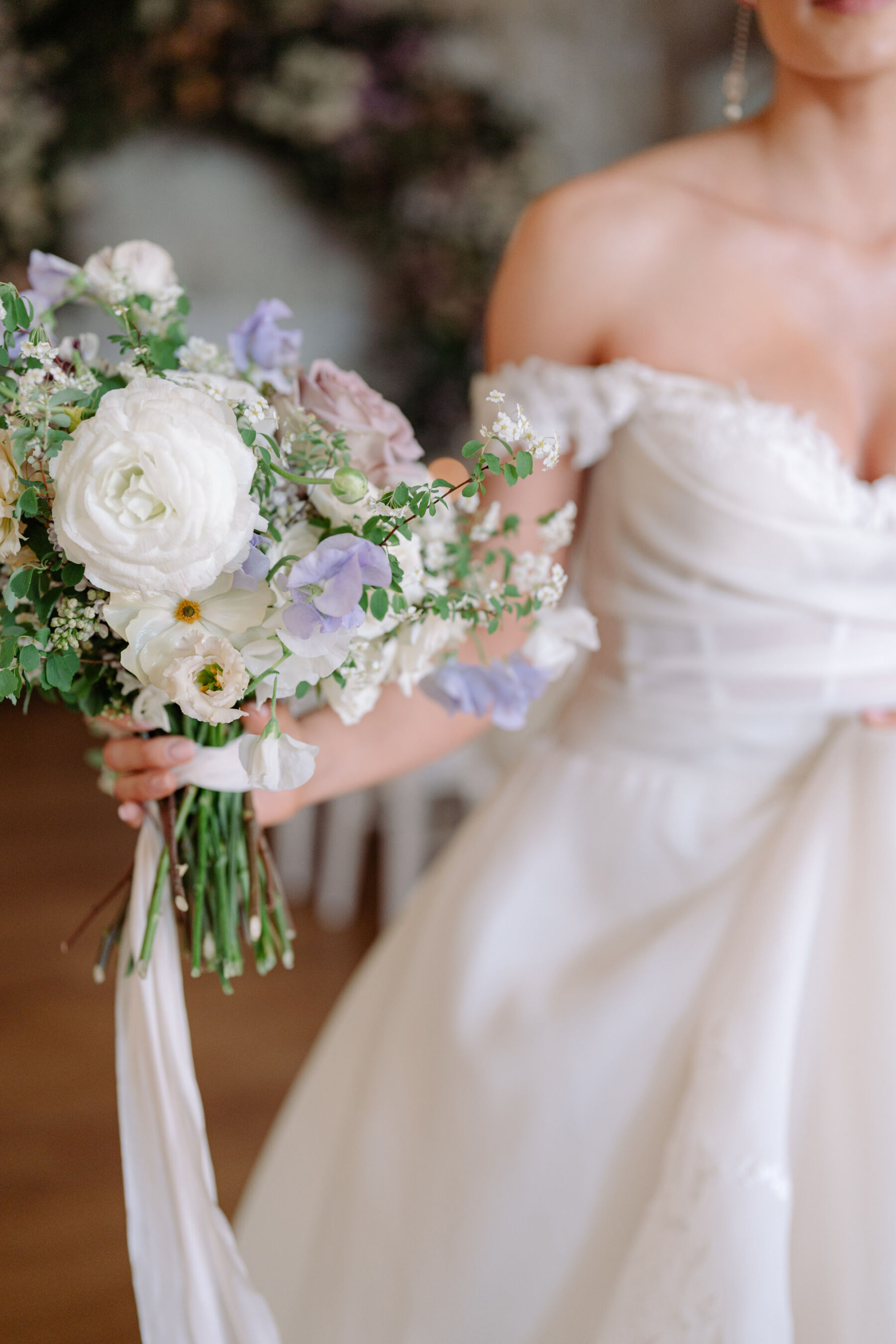 Bridgerton inspired wedding bouquet with silk ribbons. Kamila Nowak Photography.