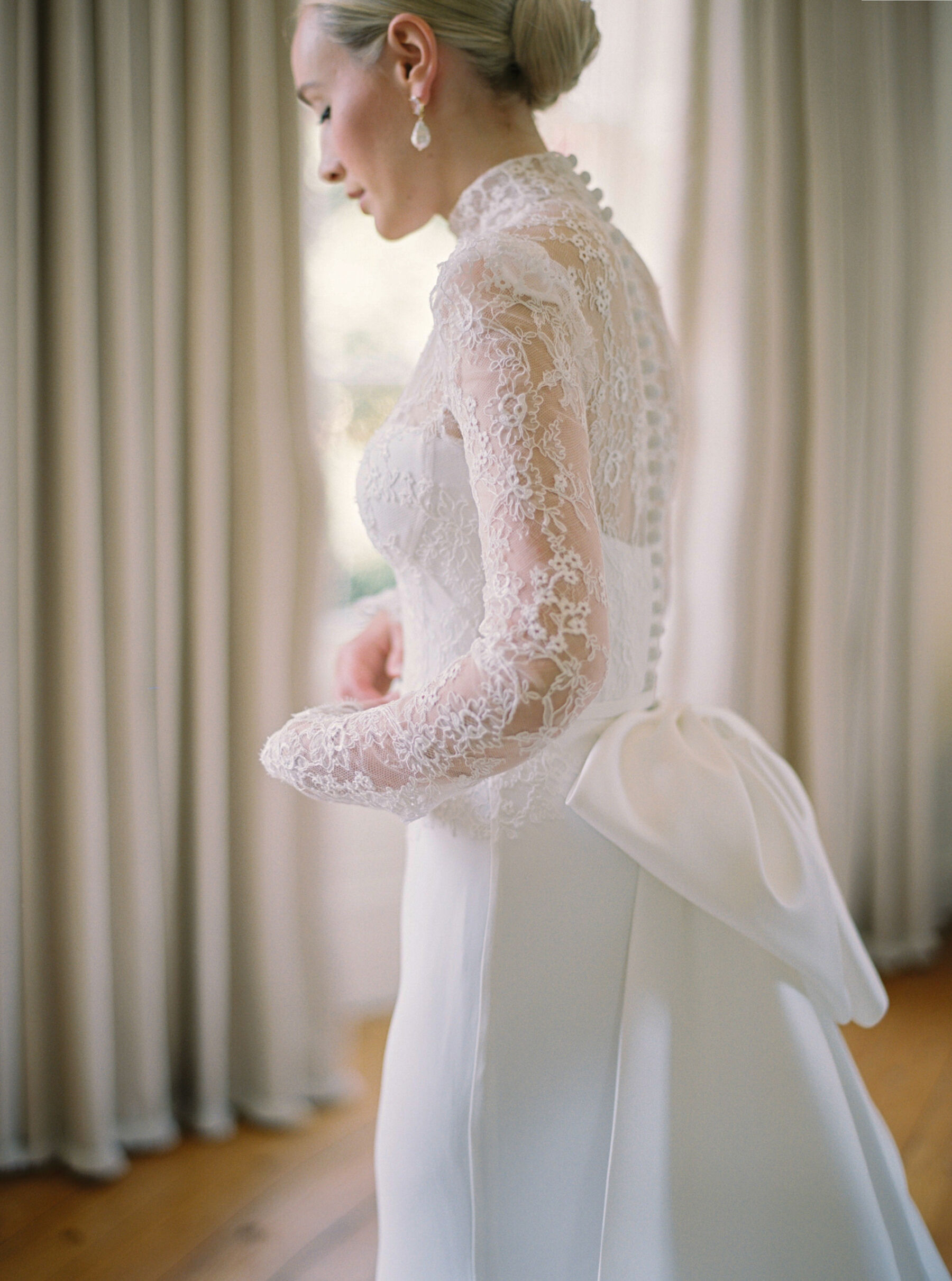 Annie & Harry's Effortlessly Glamorous, Colourful & Modern Double Wedding Weekend 23 Wootton Hall Wedding Katie Julia Photography 47