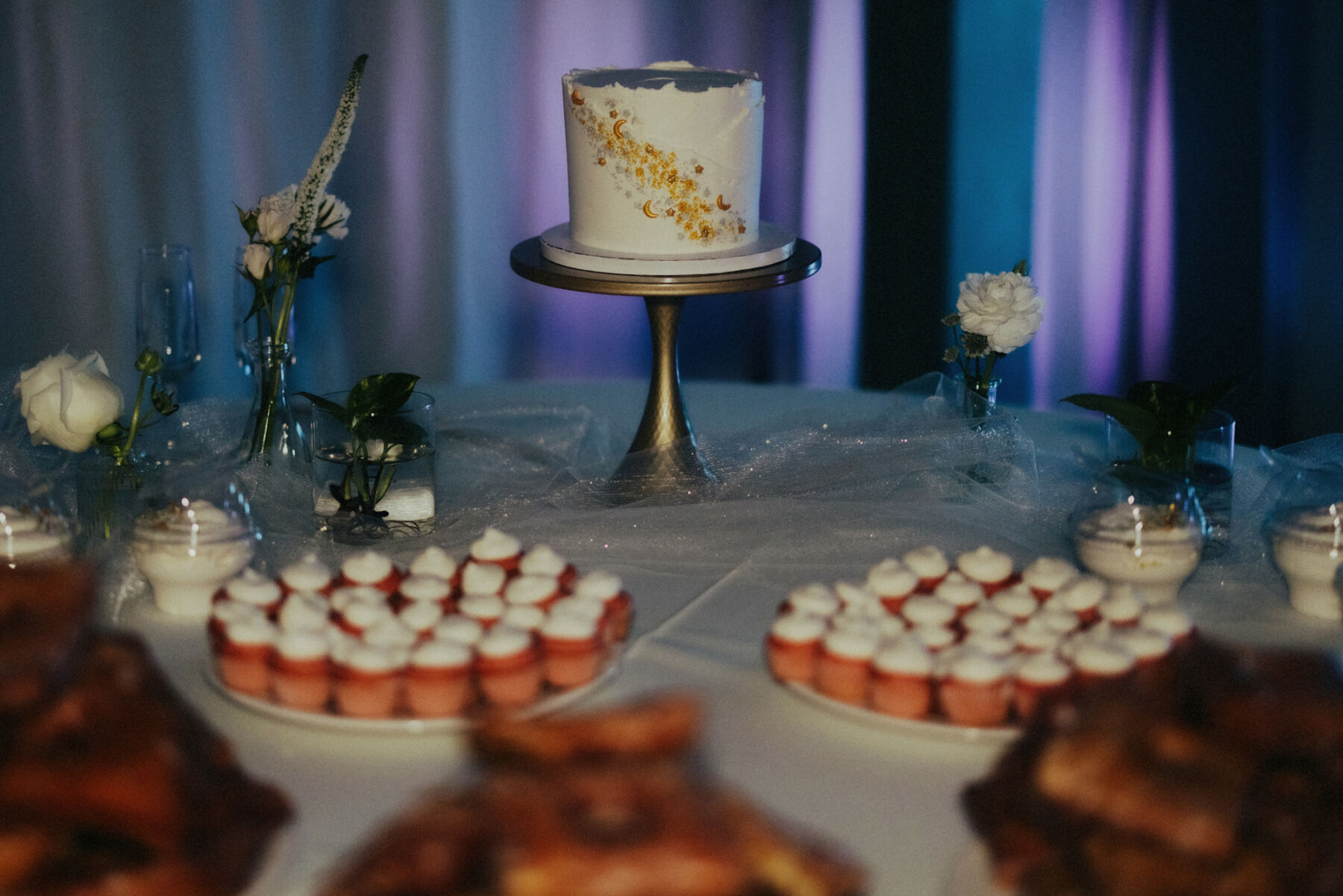 Single tier wedding cake decorated in a celestial theme.