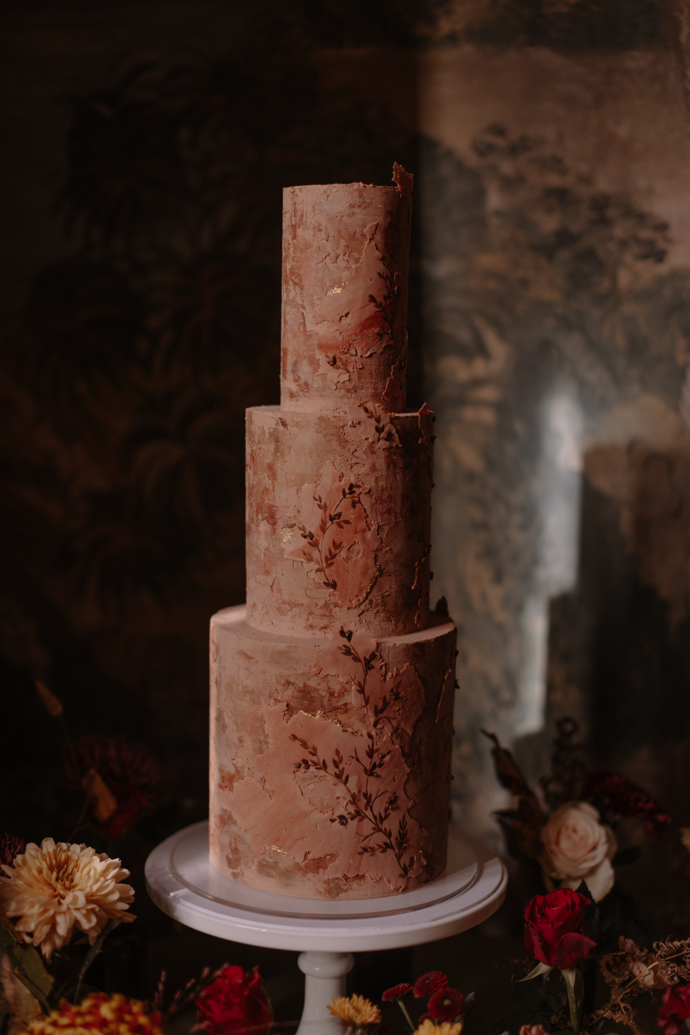 Beautiful modern artistic wedding wedding for an Autumnw edding.