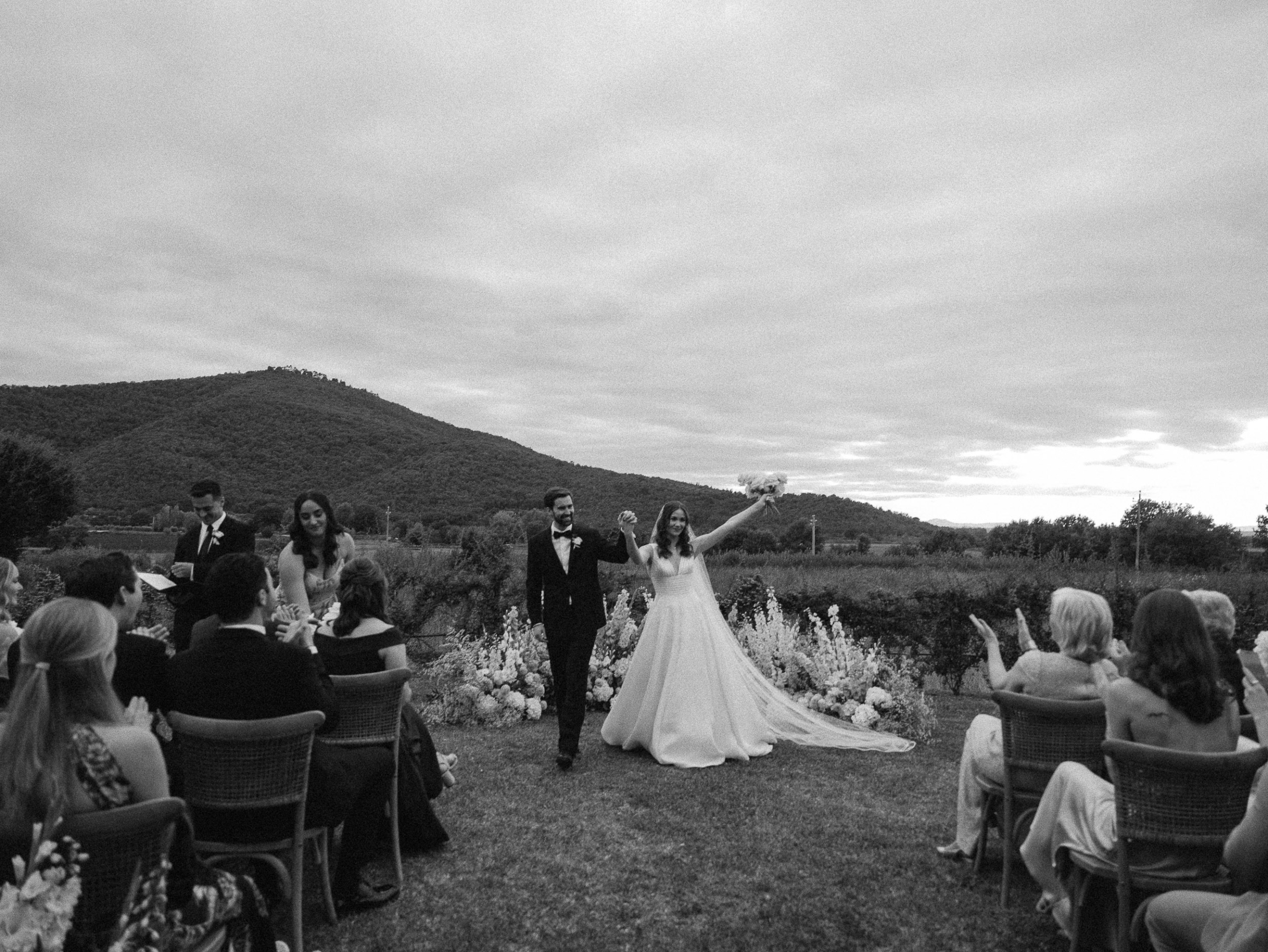 Outdoor Italian wedding ceremony at  Relais La Corte Dei Papi in Cortona in Italy.