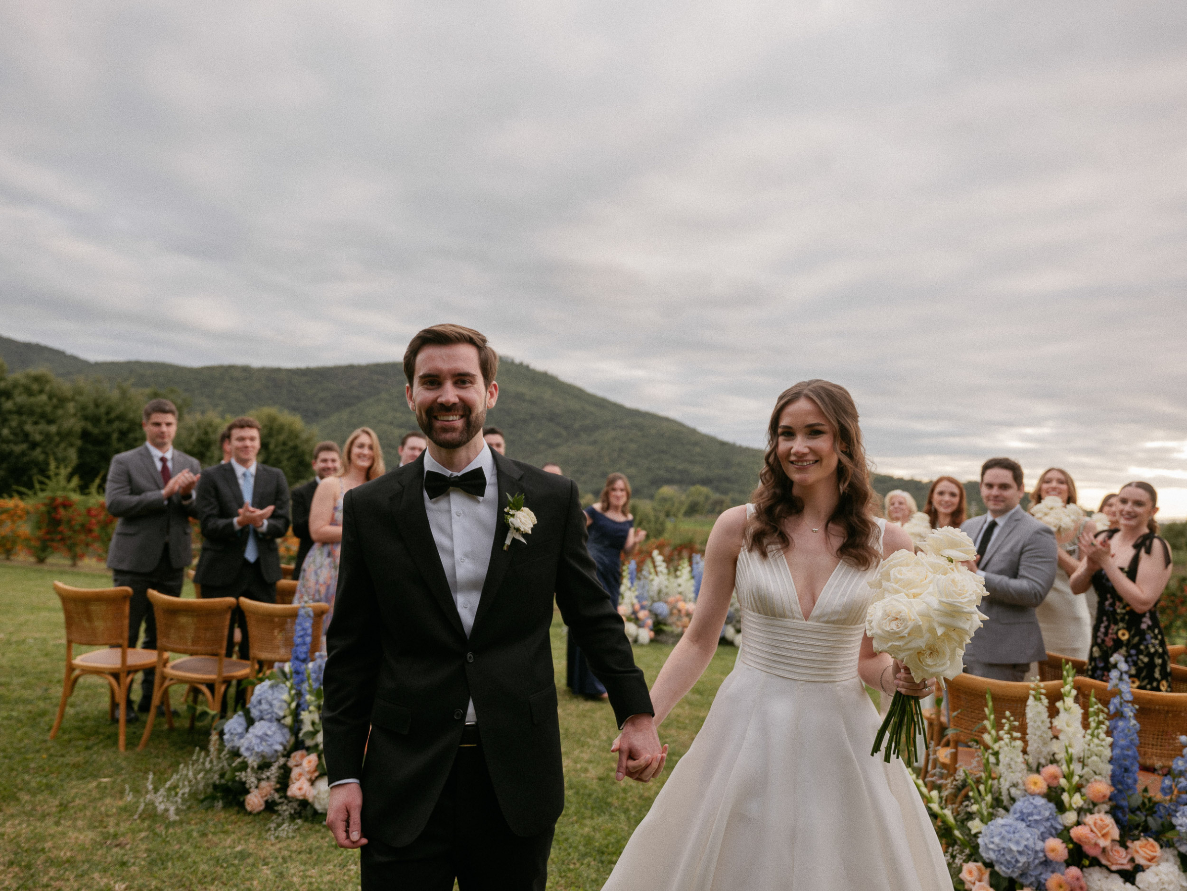 Outdoor Italian wedding ceremony at  Relais La Corte Dei Papi in Cortona in Italy.