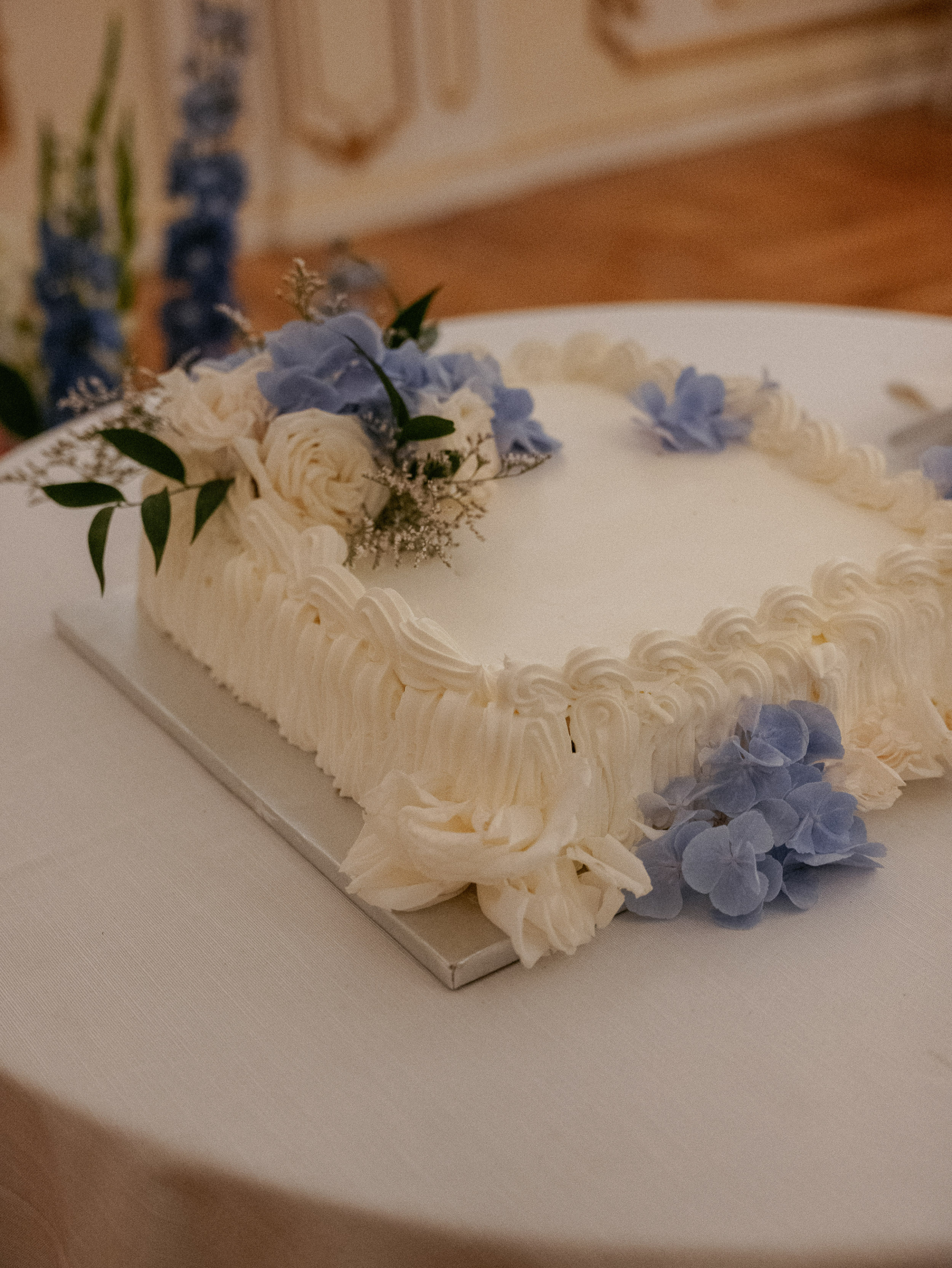 Millefoglie with frilly icing and blue hydrangea. 