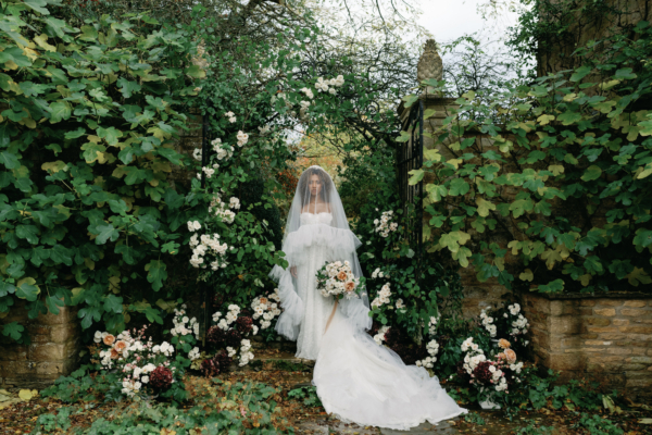 Rambling Romance: A Wild & Elegant Wedding Editorial at Cornwell Manor