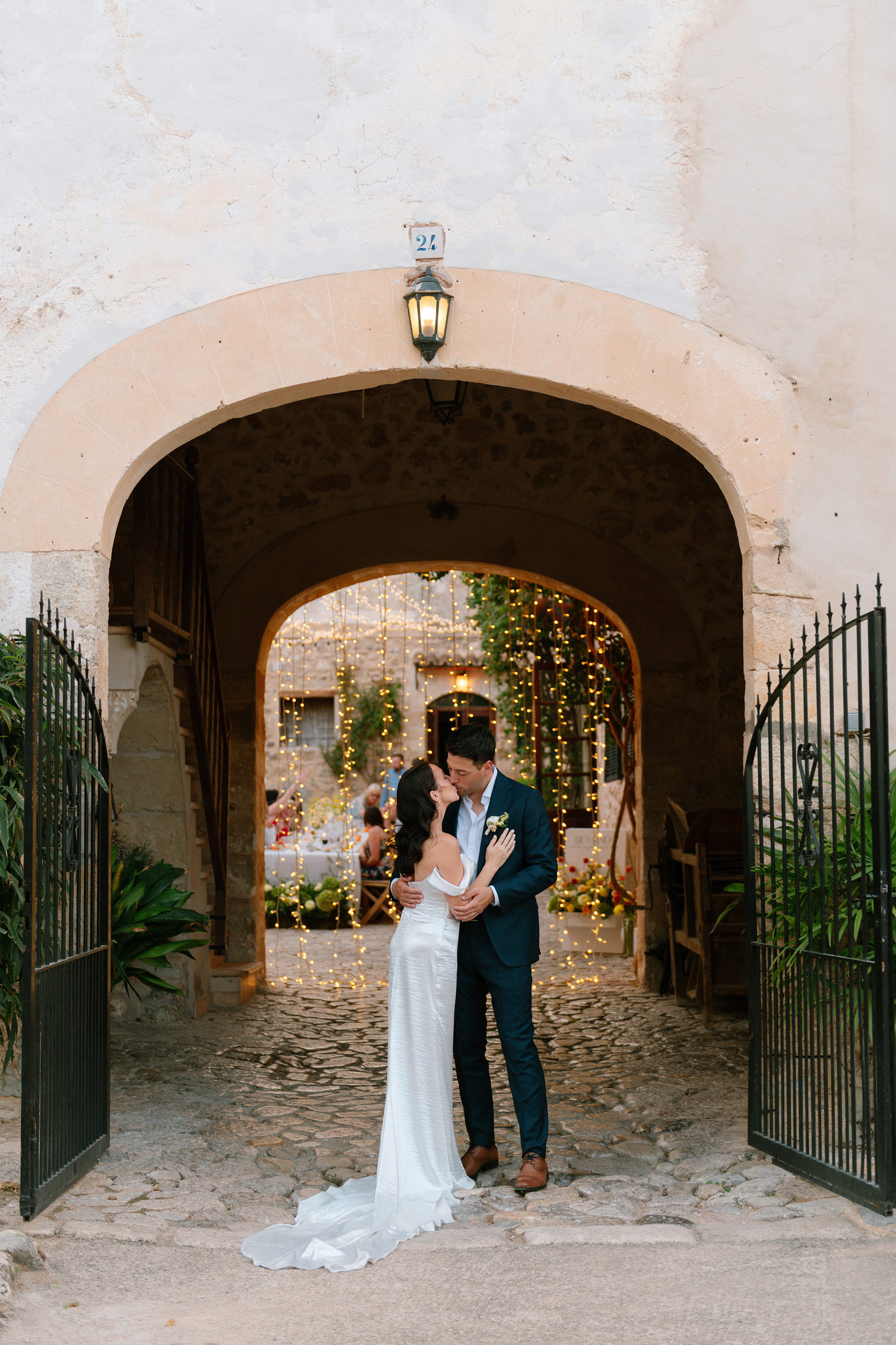 A Modern, Rustic & Colourful Finca Wedding in Mallorca, by Kiveli Weddings 80 Modern Mallorca Wedding 187