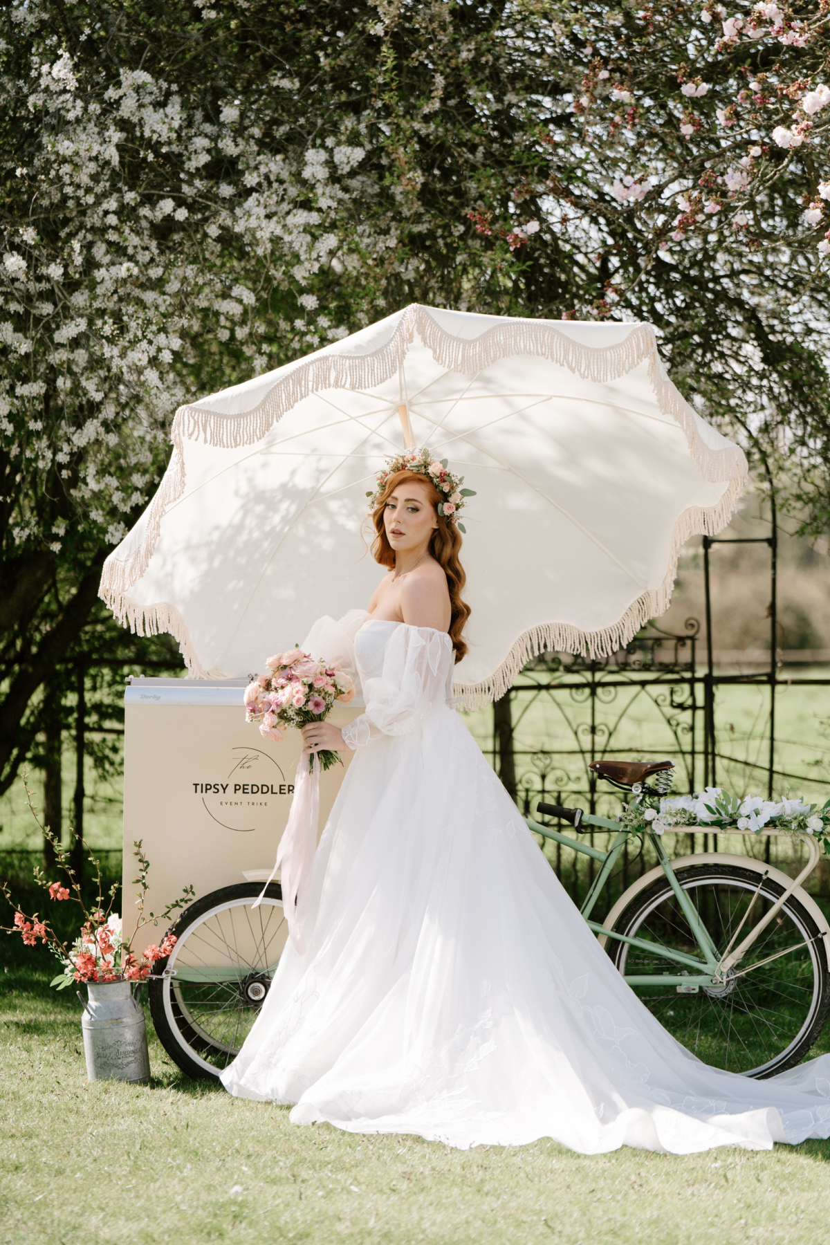 Romantic Spring Wedding Flowers with a Pre-Raphaelite Influence & Sustainable 'Foam Free' Floral Styling 41 Pre Raphaelite Inspired Bridal Editorial Twyning Park Gloucestershire 3