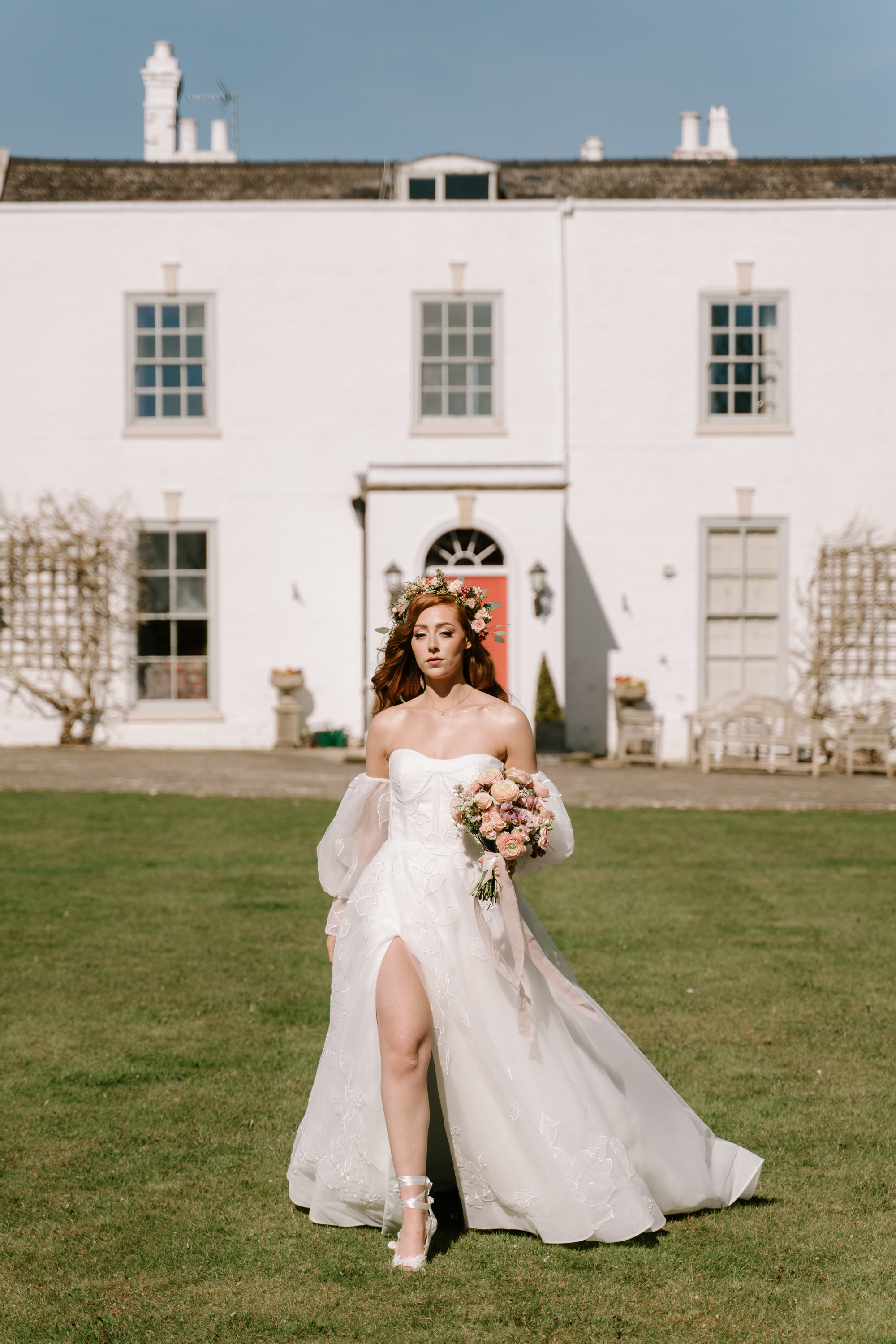 Romantic Spring Wedding Flowers with a Pre-Raphaelite Influence & Sustainable 'Foam Free' Floral Styling 31 Pre Raphaelite Inspired Bridal Editorial Twyning Park Gloucestershire 32