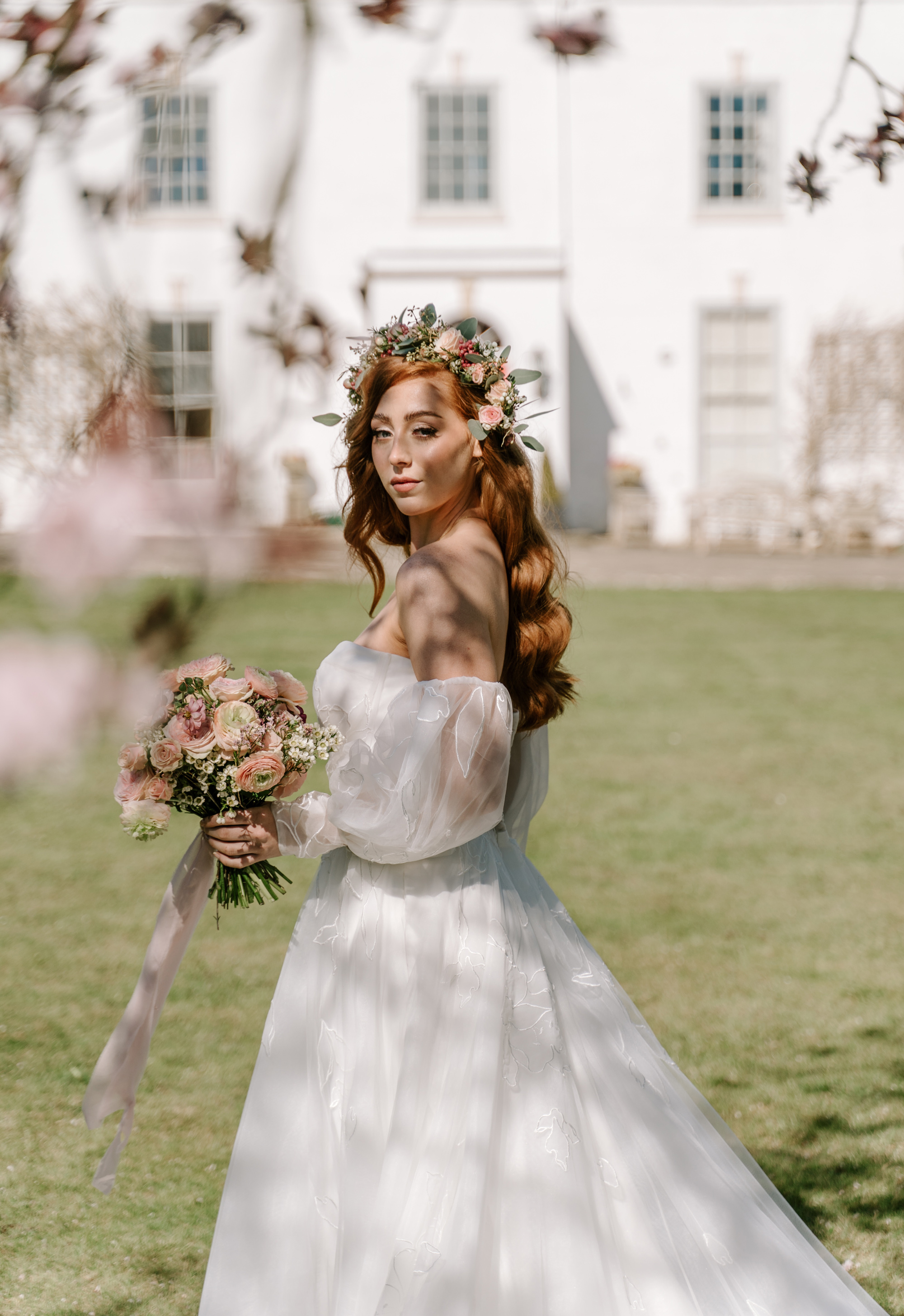 Romantic Spring Wedding Flowers with a Pre-Raphaelite Influence & Sustainable 'Foam Free' Floral Styling 32 Pre Raphaelite Inspired Bridal Editorial Twyning Park Gloucestershire 35