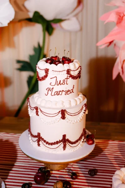 Elegant modern wedding cake by Bloom Bakehouse, designed for stylish couples in the Cotswolds, Northamptonshire, and surrounding areas including London.