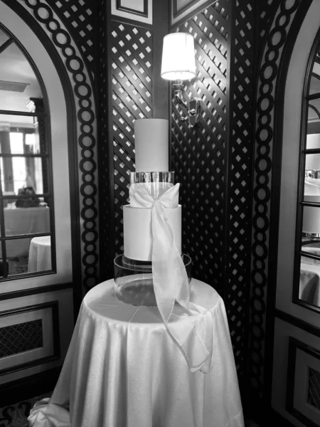 Elegant modern wedding cake by Bloom Bakehouse, designed for stylish couples in the Cotswolds, Northamptonshire, and surrounding areas including London.