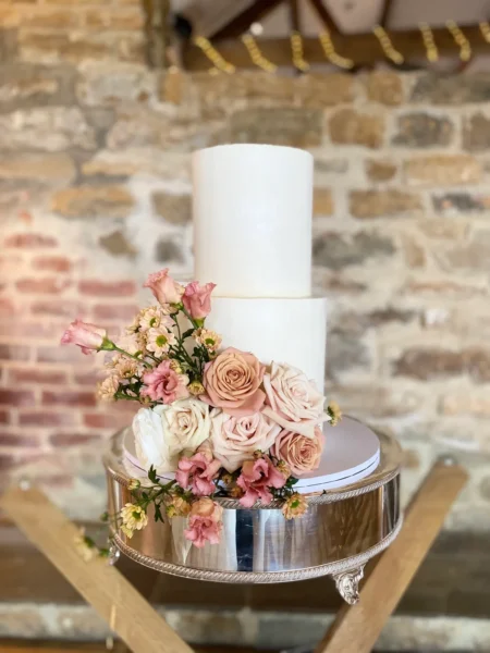 Elegant modern wedding cake by Bloom Bakehouse, designed for stylish couples in the Cotswolds, Northamptonshire, and surrounding areas including London.