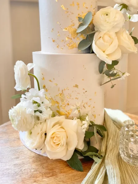 Elegant modern wedding cake by Bloom Bakehouse, designed for stylish couples in the Cotswolds, Northamptonshire, and surrounding areas including London.