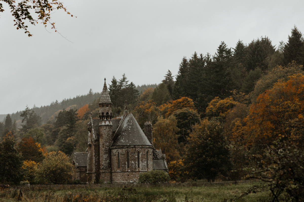 Savannah Miller Elegance for a Joyful Autumn Wedding at Drumtochty Castle 36 Drumtochty Castle wedding - Caro Weiss Photography