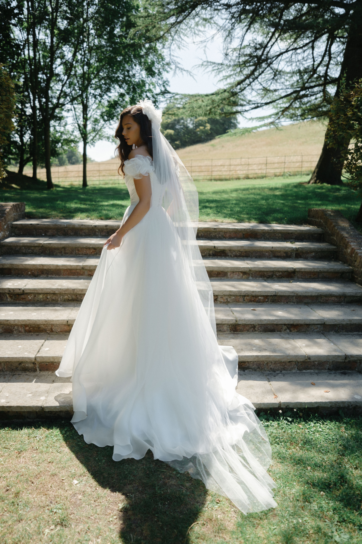 How To Shop For Your Wedding Dress, by Bridal Boutique Owner, Ellie Sanderson 13 How to shop for your wedding dress Ellie Sanderson 7 1