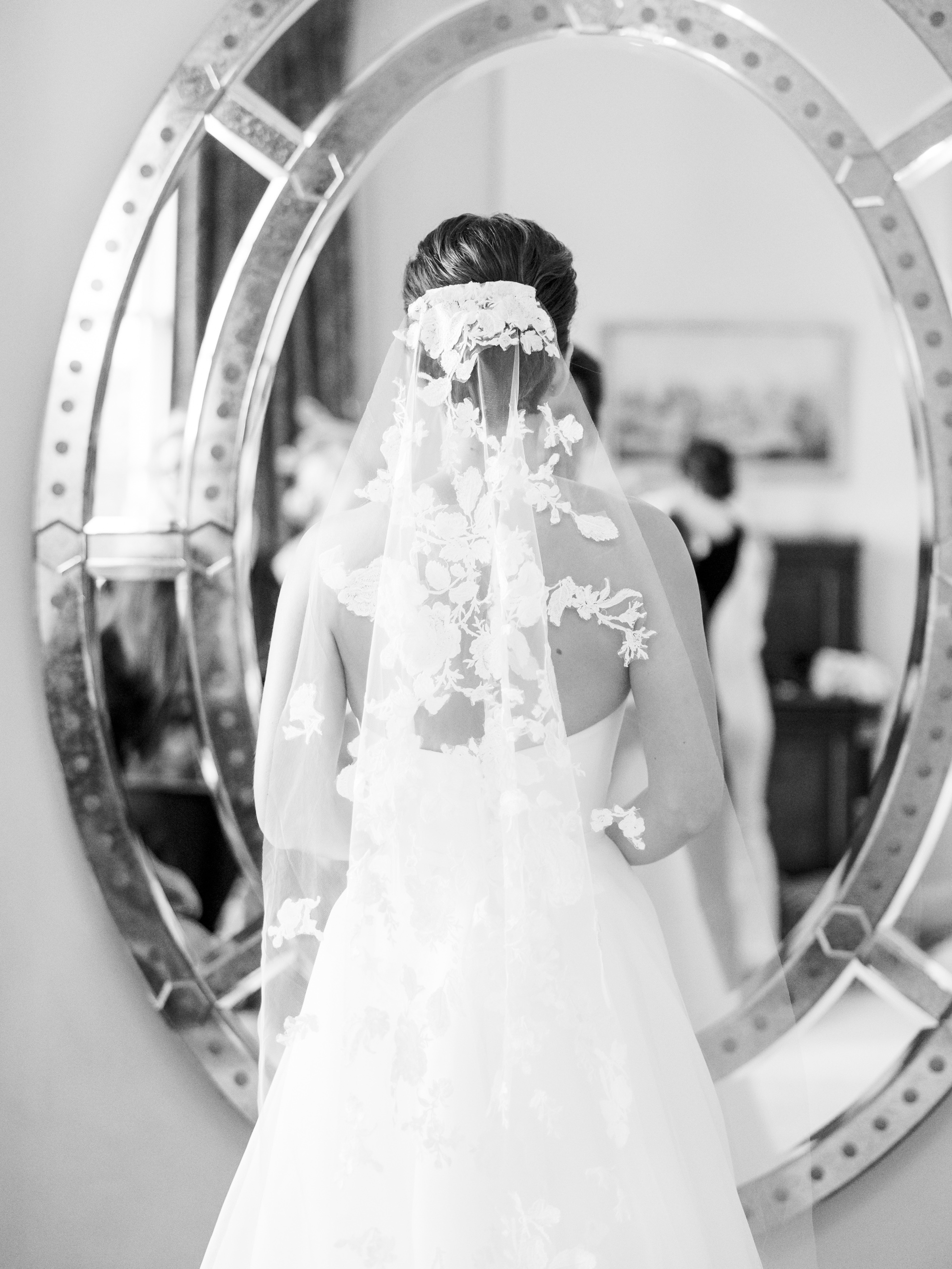 Classy and Elegant Wedding at Iscoyd Park with a Chosen by KYHA Gown 12 Iscoyd Park Wedding Heledd Roberts 34
