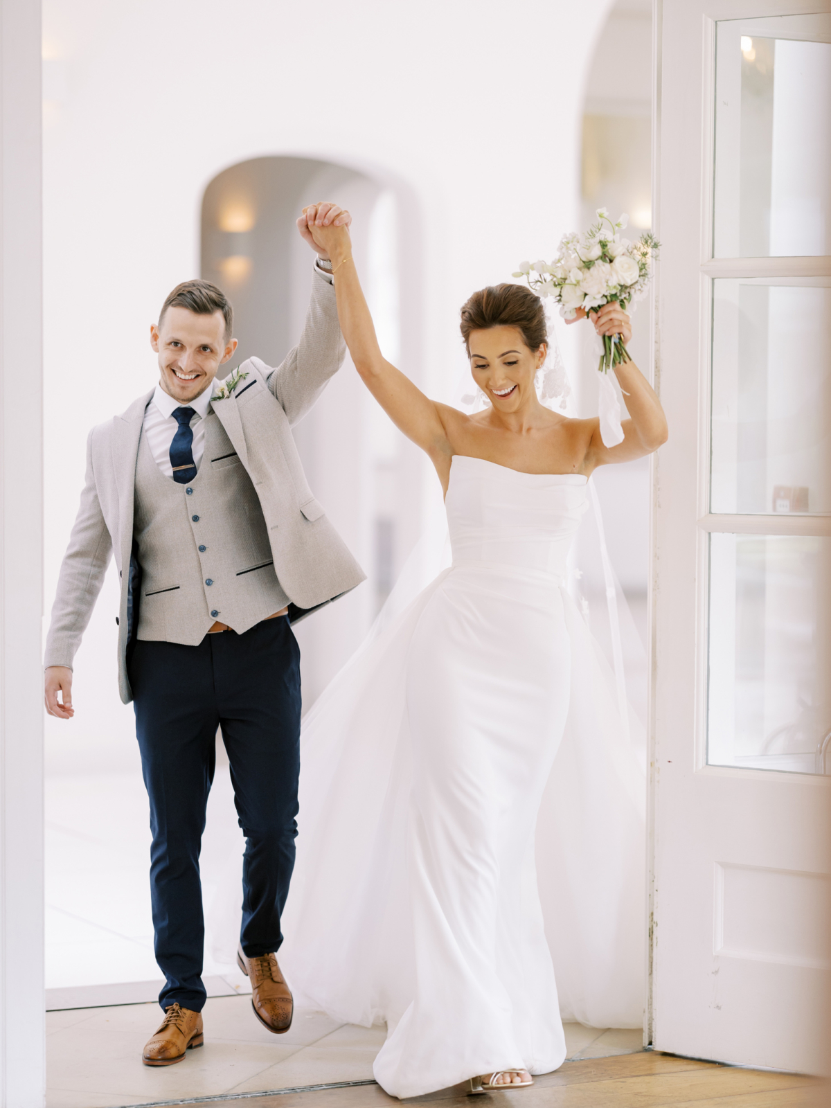 Classy and Elegant Wedding at Iscoyd Park with a Chosen by KYHA Gown 32 Iscoyd Park Wedding Heledd Roberts 98