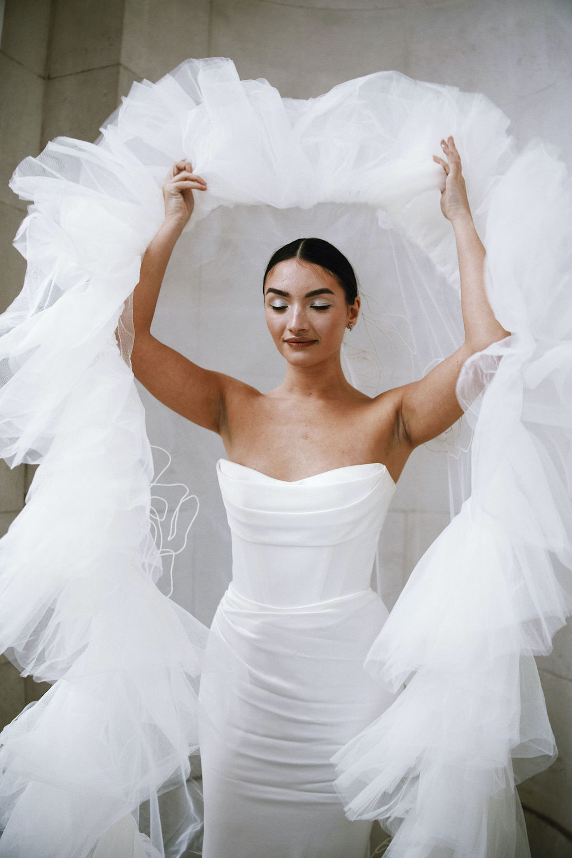 London City Wedding Style With a Maximalist Ruffled Veil 29 Modern City Wedding Inspiration 13