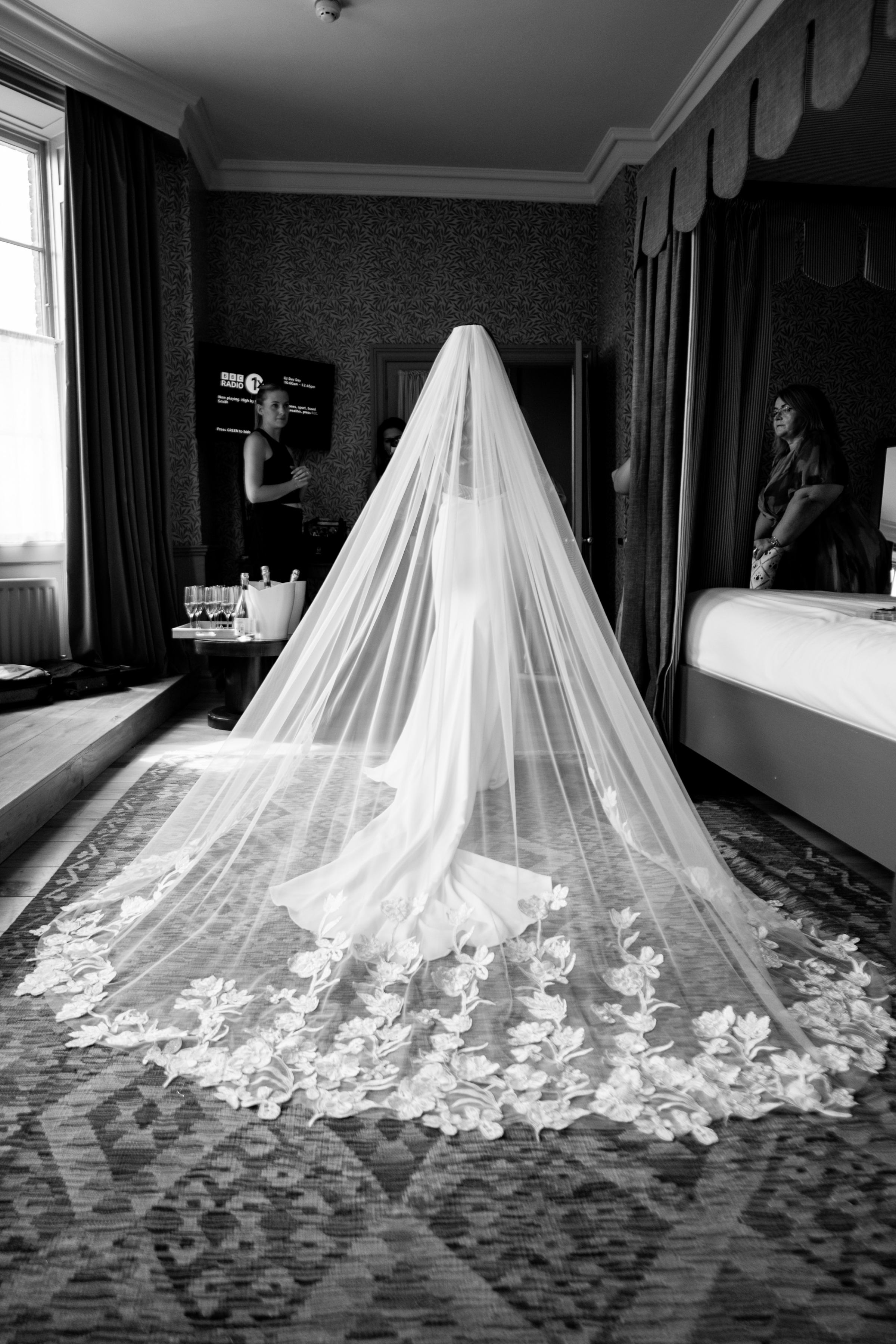 A Colourful, Contemporary Wedding at The Mitre, Hampton Court 51 This Modern Revelry Mitre Hampton Court Wedding Becca Joe 15