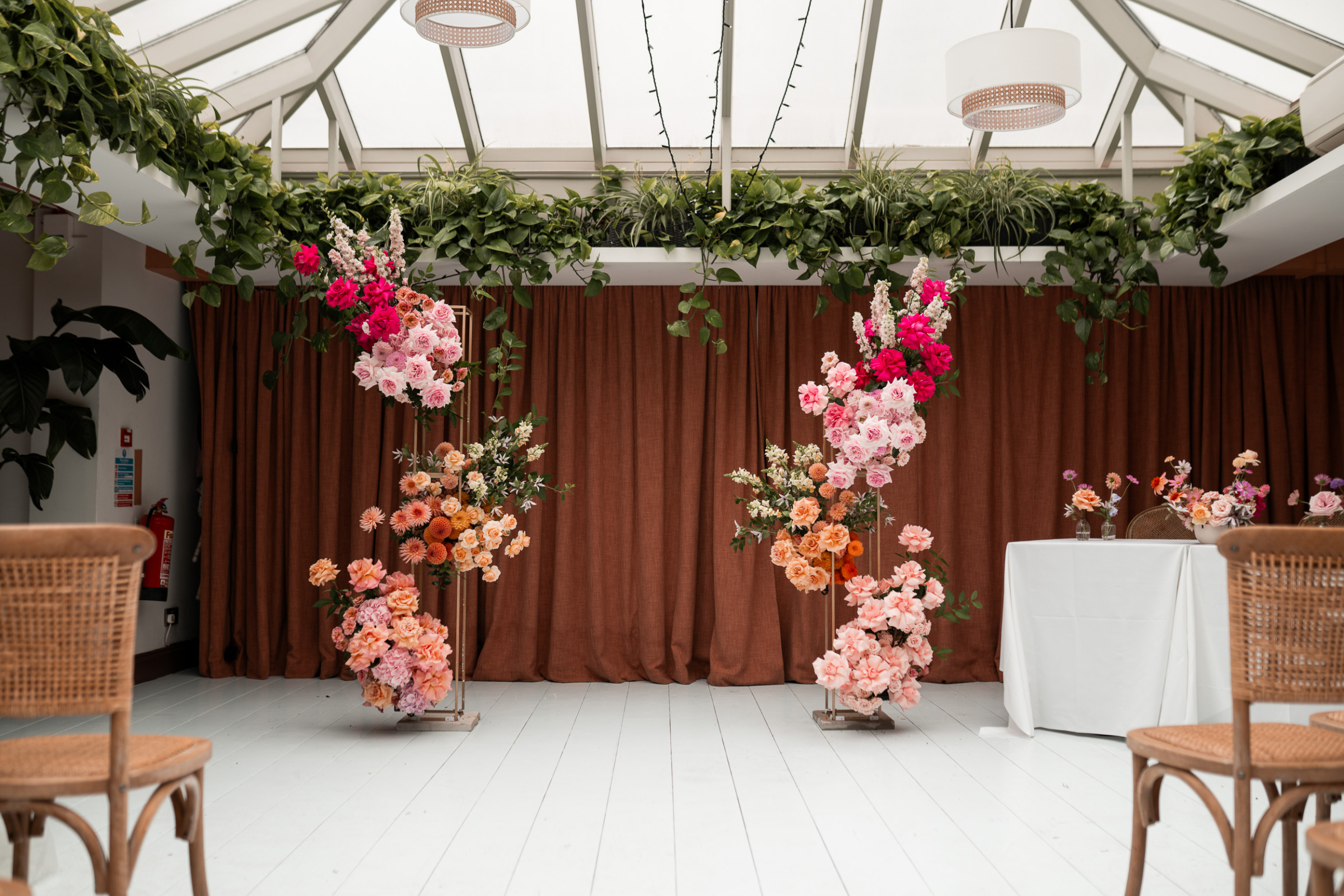 This Modern Revelry Mitre Hampton Court Wedding Becca Joe 3