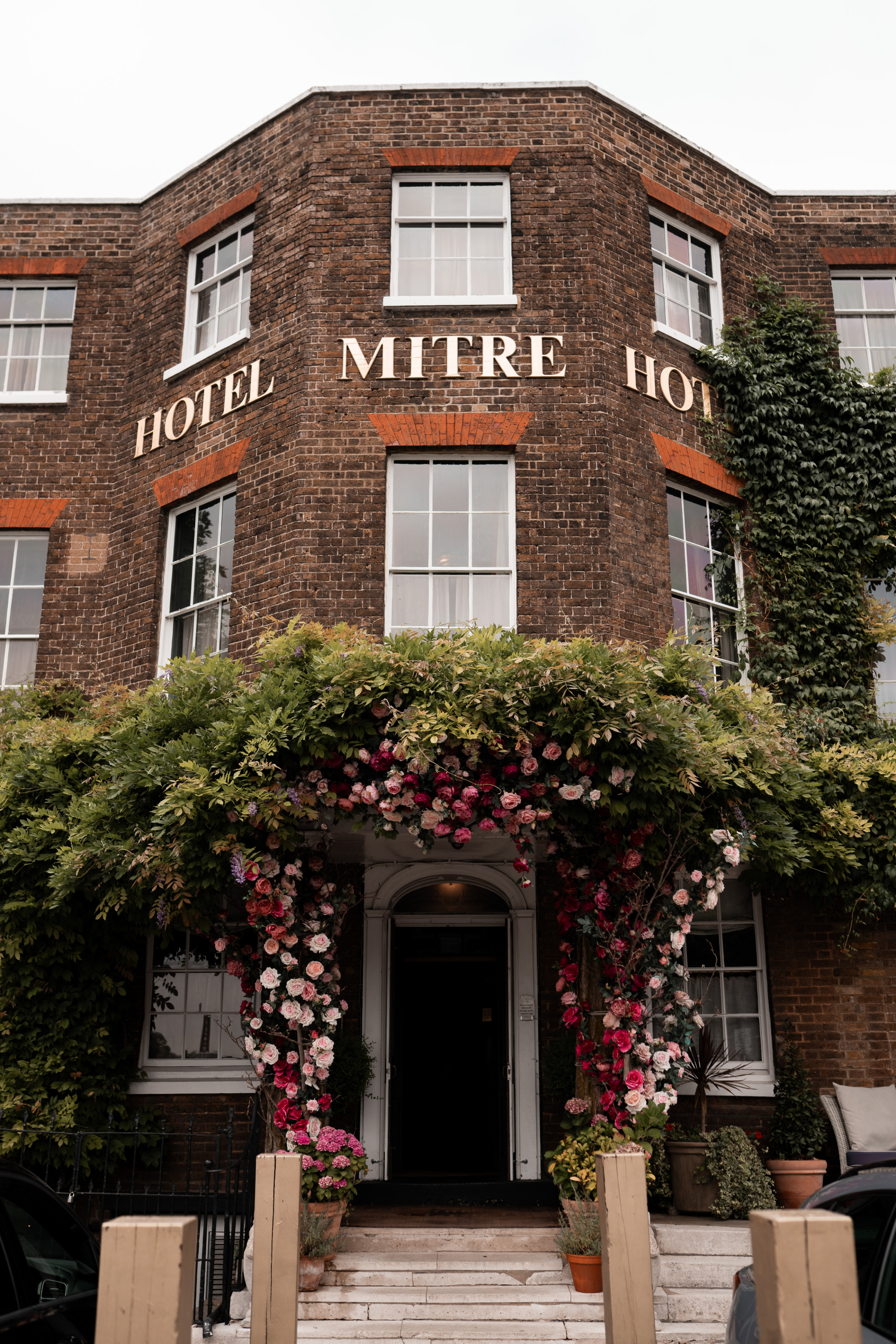 This Modern Revelry Mitre Hampton Court Wedding Becca Joe 6