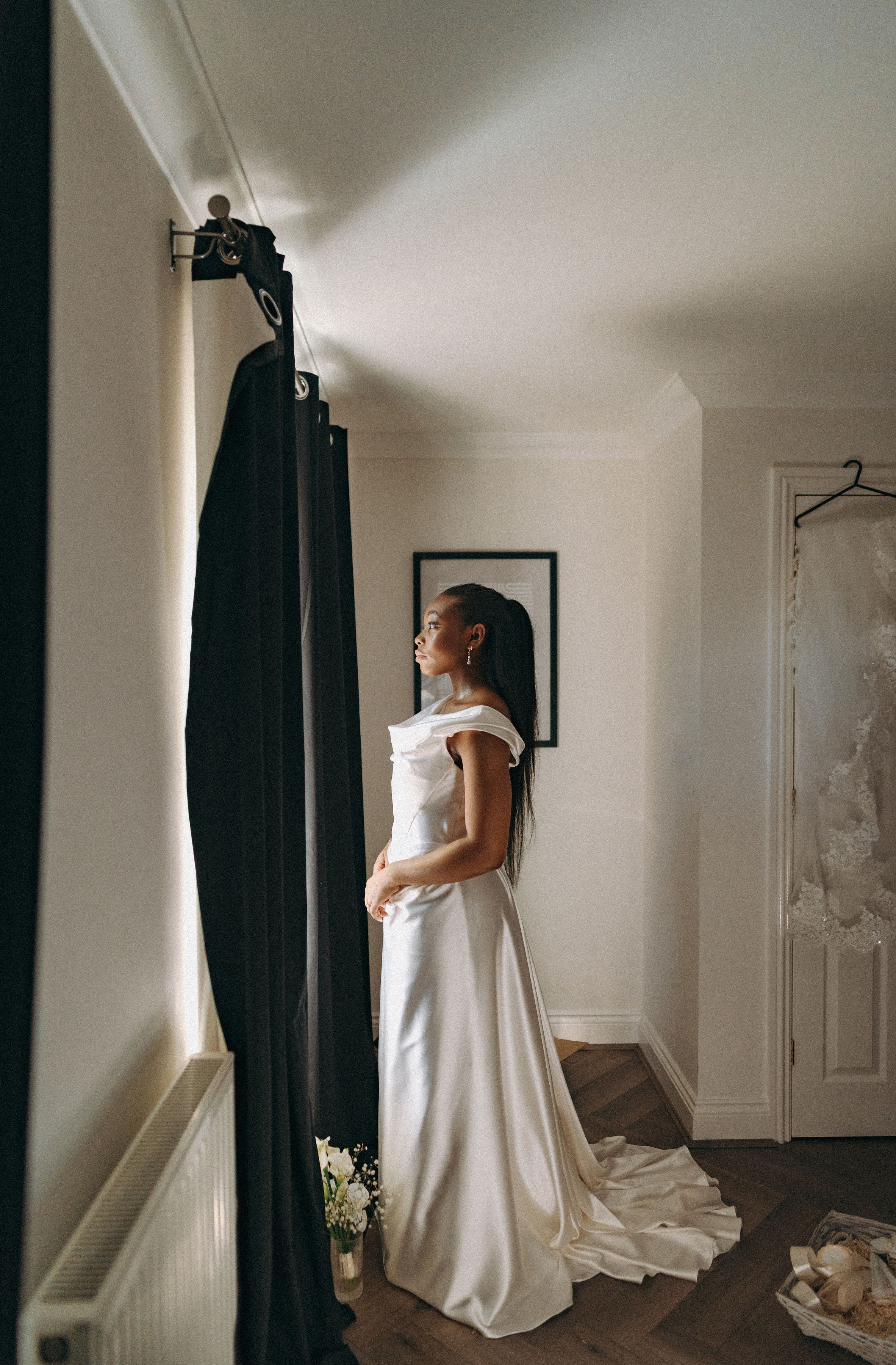 Elegant Modern Sainsburys Centre Wedding 18
