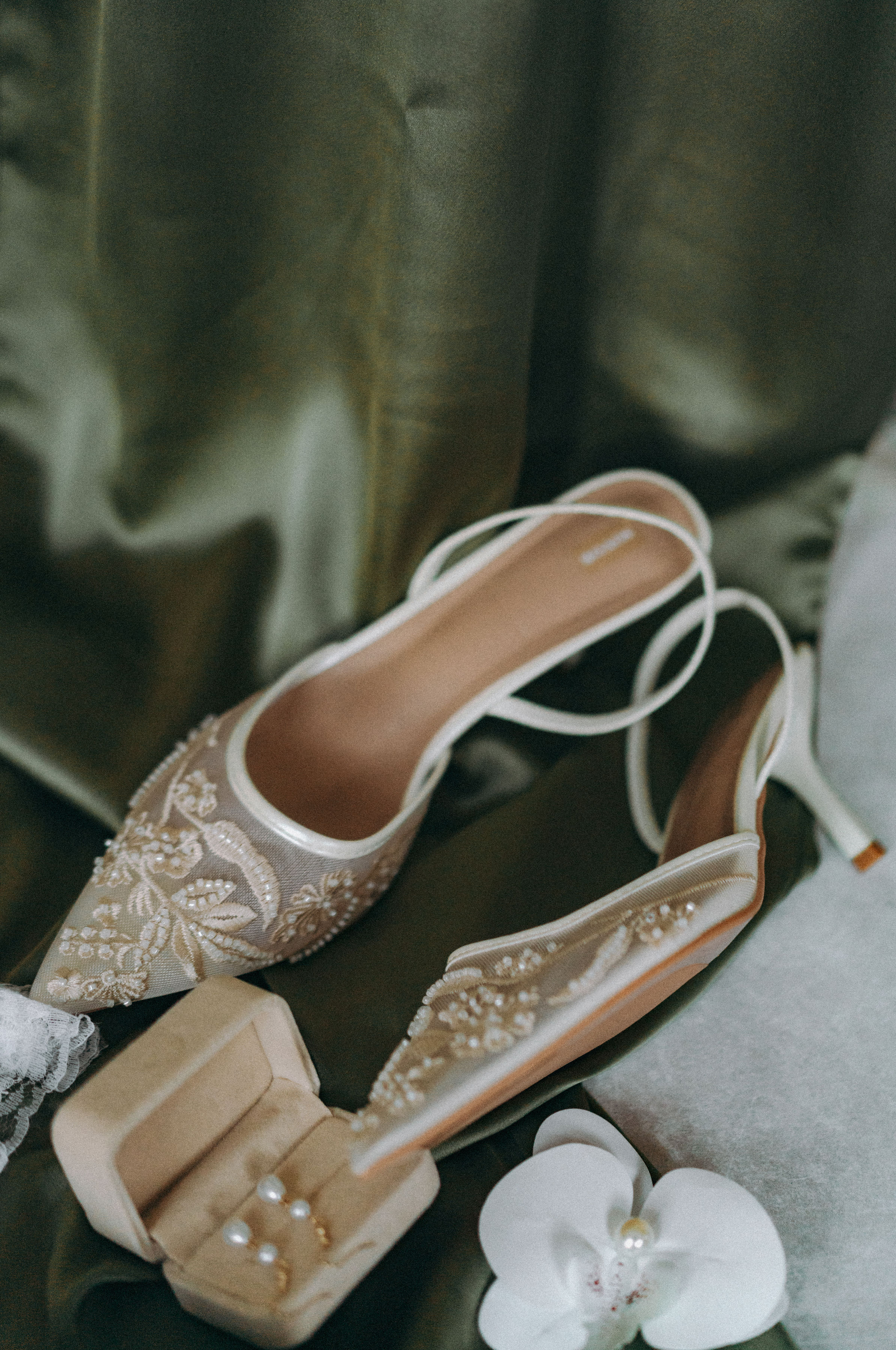 Elegant Modern Sainsburys Centre Wedding 6