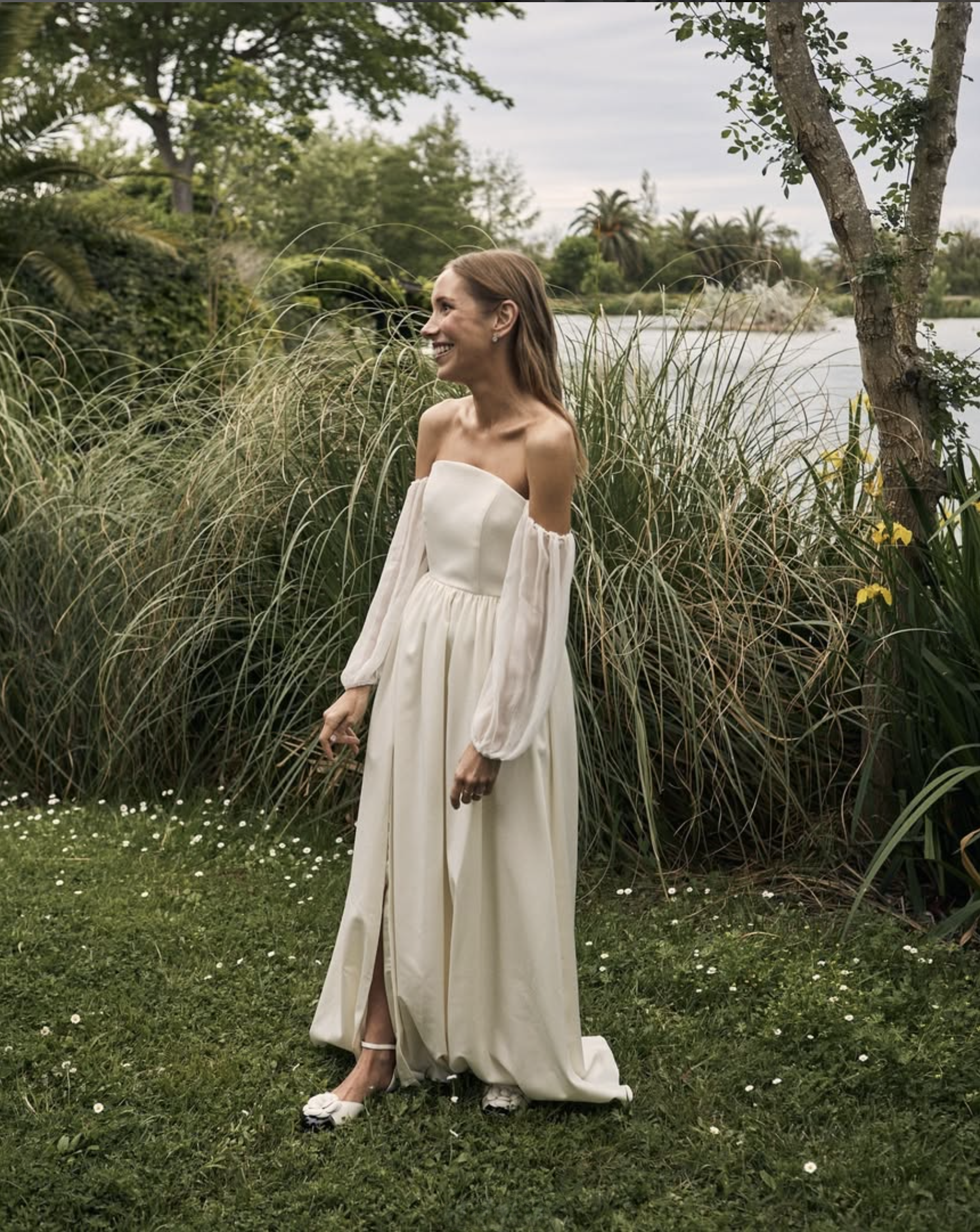 Real bride wearing a Kladek Paris silk dress and tulle veil.