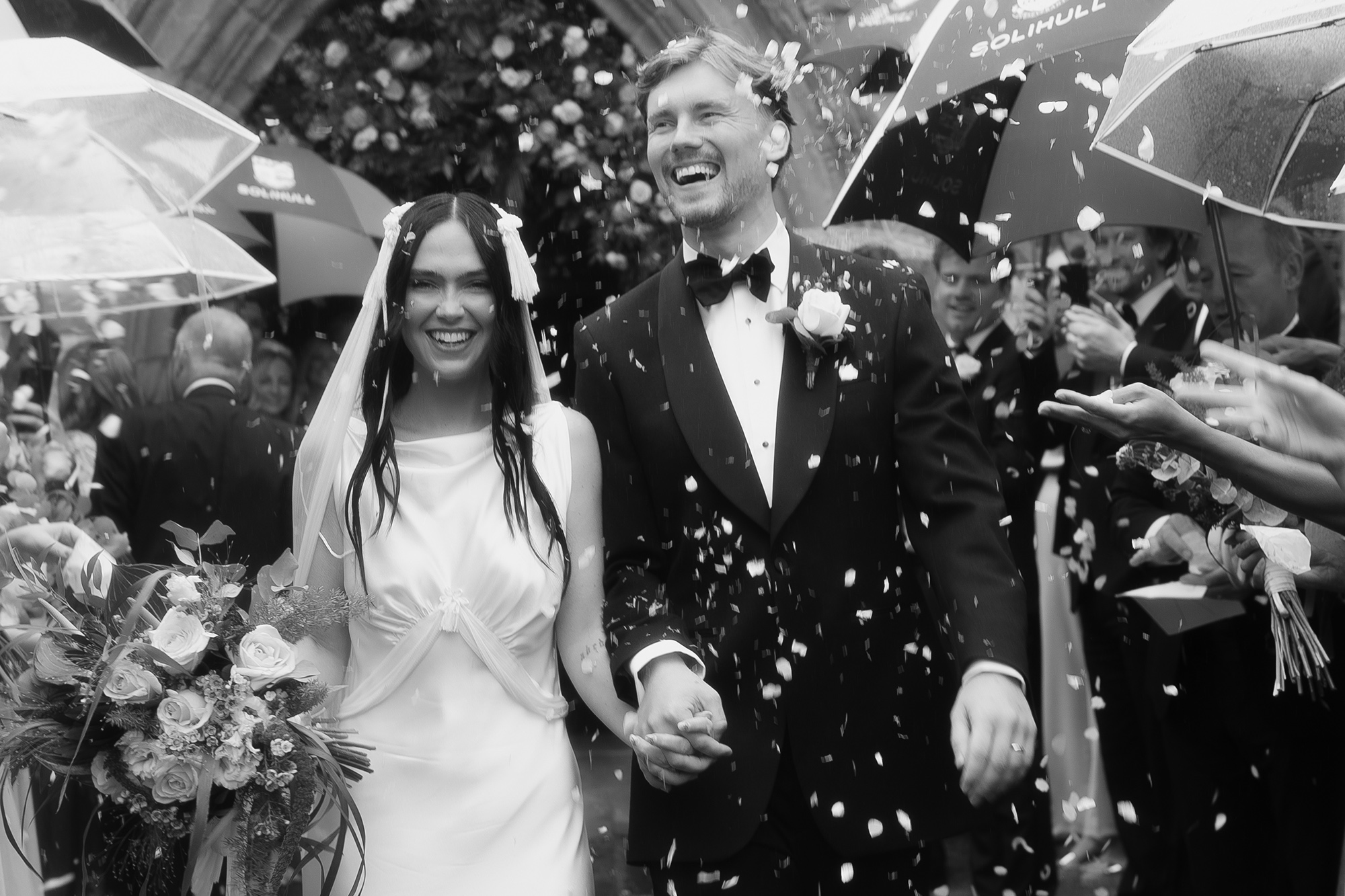 Paula Nanda wedding dress and veill - Luis Calow Photography