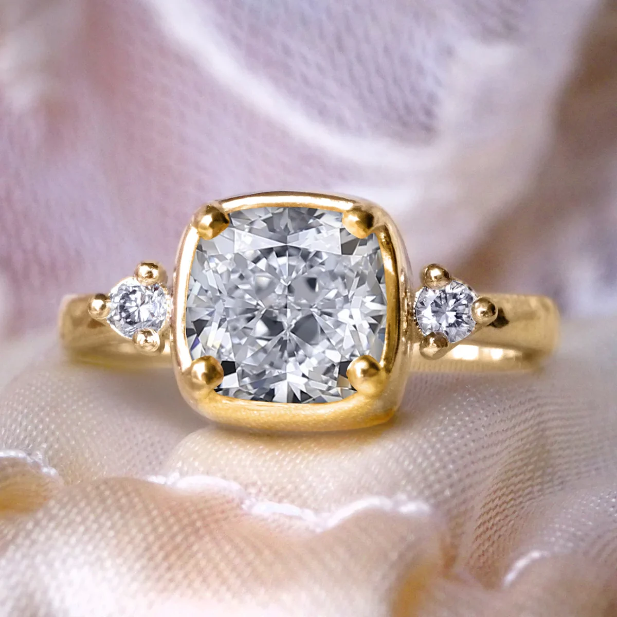 Brilliant Dazzling Diamond Engagement Ring in 9ct / 14ct/ 18ct Gold