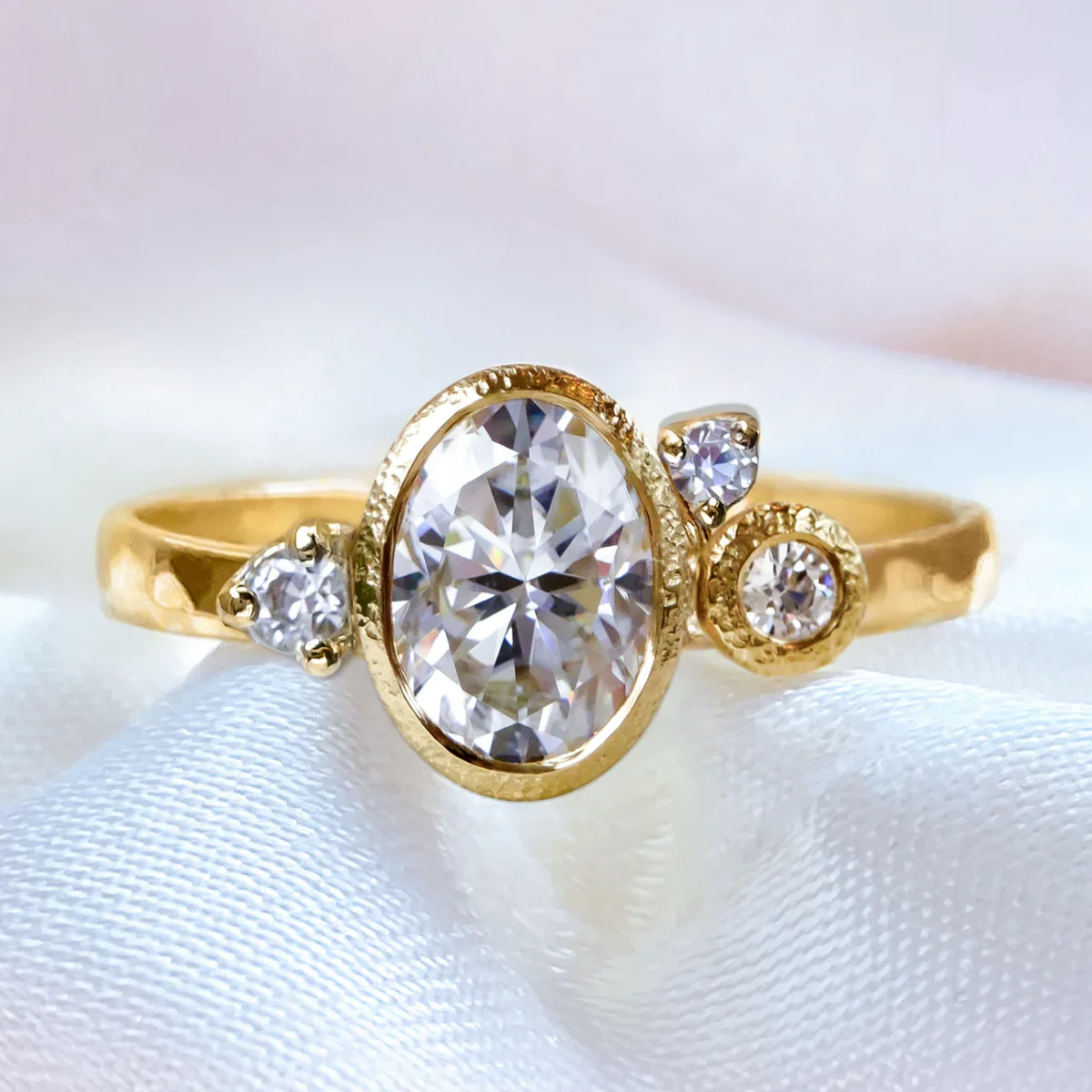 Stardust Fancy Oval Diamond Cluster Unique Engagement ring in 9ct / 14ct/ 18ct Gold