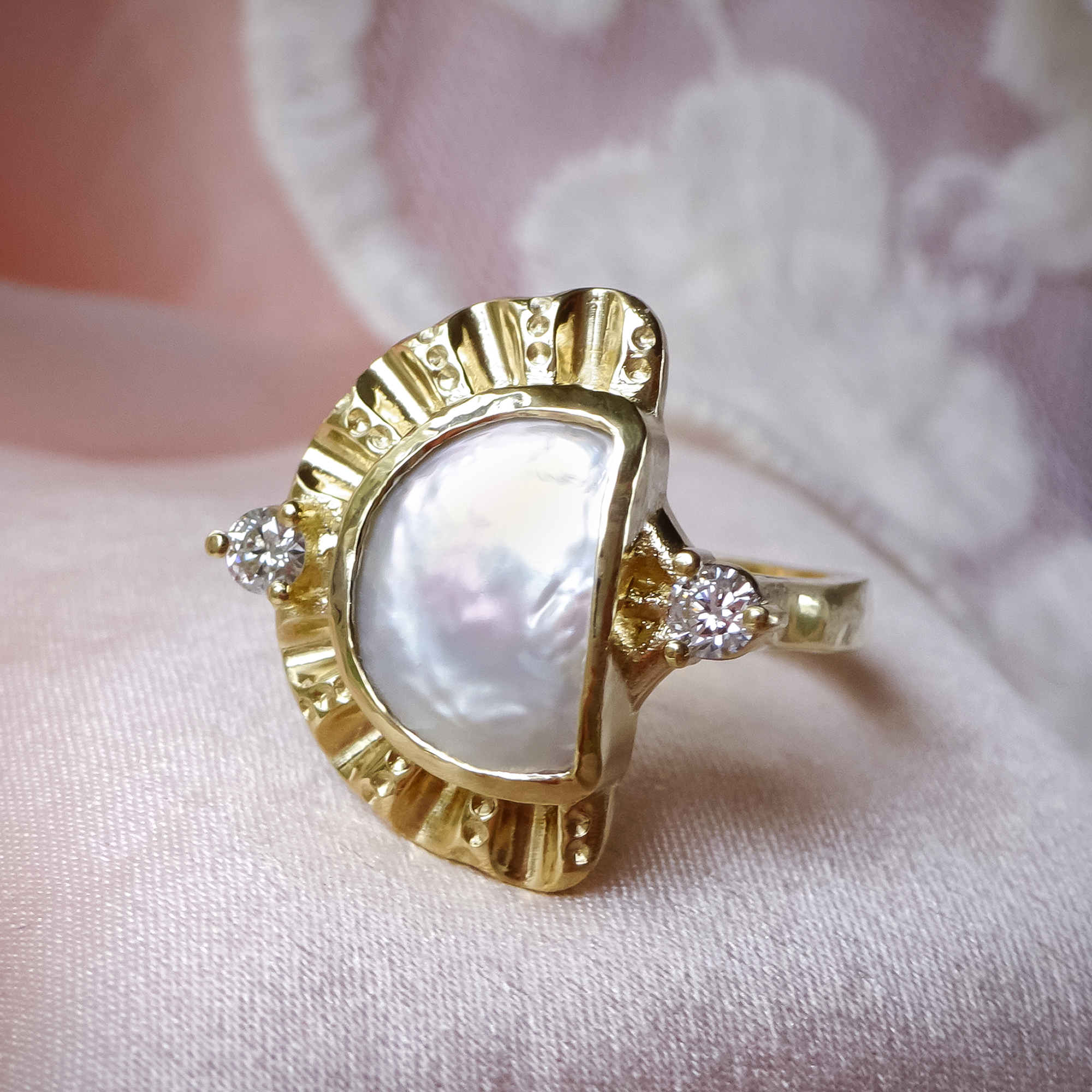 BDC Cleo SunMoon Pearl ring 02 - Bijoux de Chagall: Handcrafted Eco-Jewellery Designed With Artistry & Sustainability BDC Cleo SunMoon Pearl ring 02