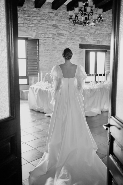 Modern Bridal Romance at Castell d’Enfesta, Spain with Jesus Peiro