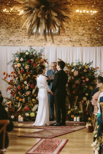 modern autumnal barn wedding broken arch backdrop