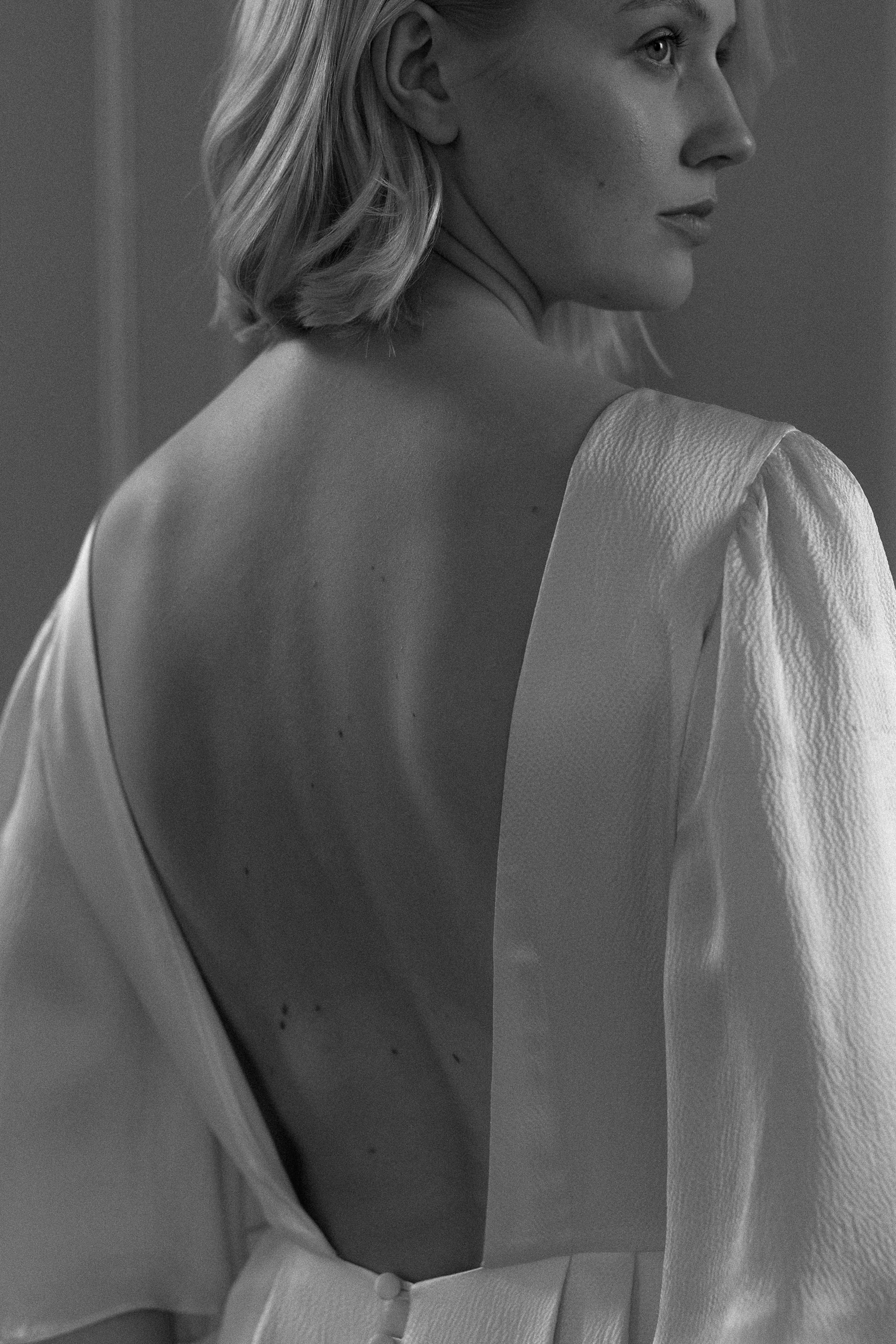 Lunaria silk wedding gown KateBeaumont Icons 1 IndiaHobson HR 191 - Kate Beaumont: Lovingly Handmade Silk Wedding Dresses Over the shoulder shot of a model bride wearing a Kate Beaumont, backless, hammered silk wedding dress.