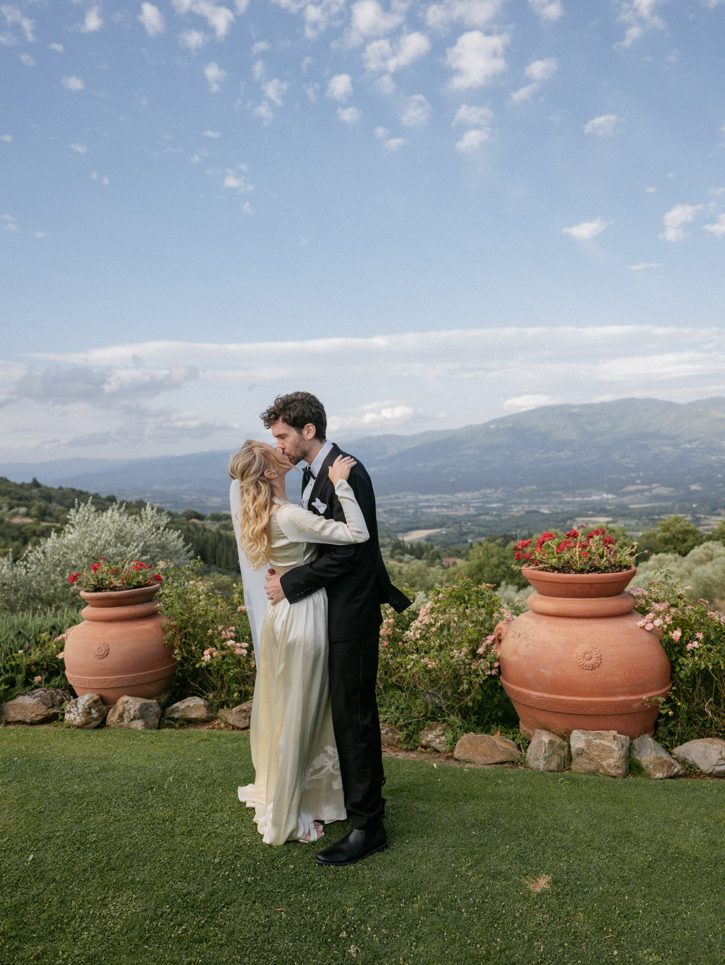 Romantic Tuscan Elopement on Film 170 - An Original 1940s Vintage Dress for Emily & Ned's Intimate Elopement in Tuscany Bride and groom kissing in the gardens of an Italian villa in Tuscany.