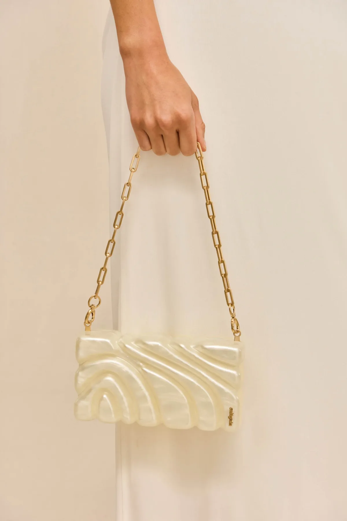 Aura Clutch